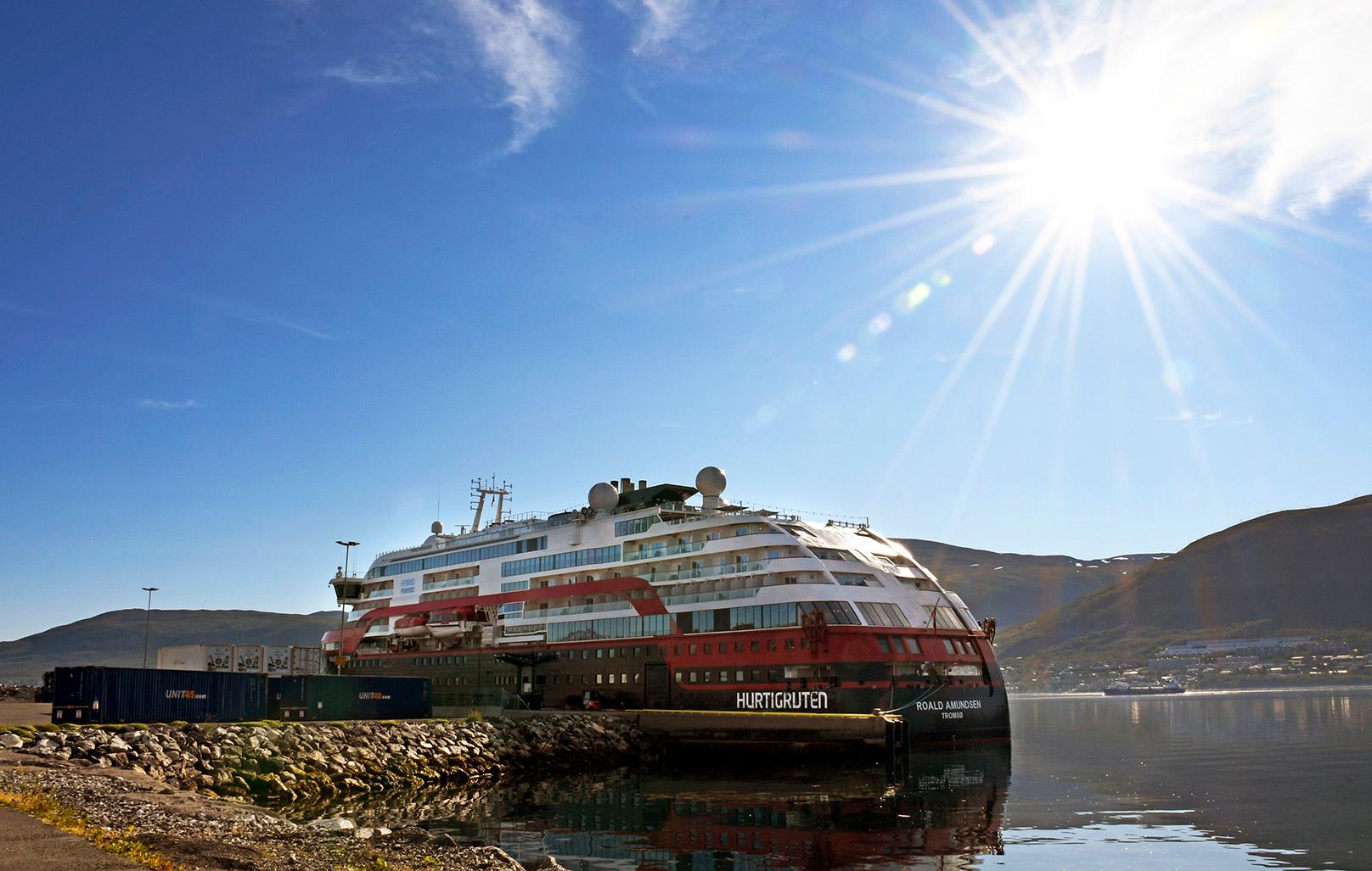 Direktør i Hurtigruten slutter – selskapet granskes