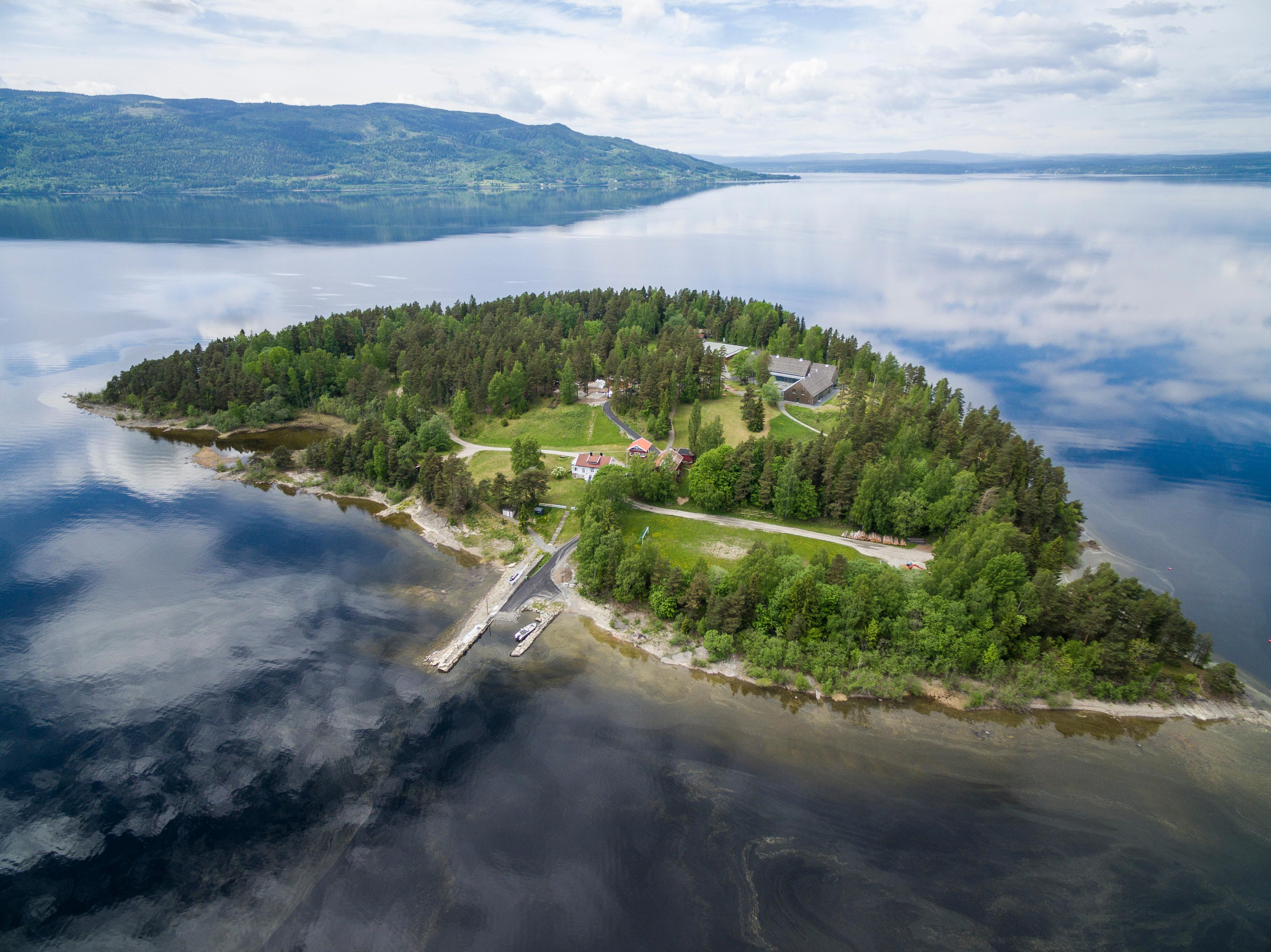 Utøya  20170531.
AUFs leirøya Utøya i Tyrifjorden har fått flere nye bygg etter terroren 22. juli 2011.
Foto: Tore Meek / NTB scanpix