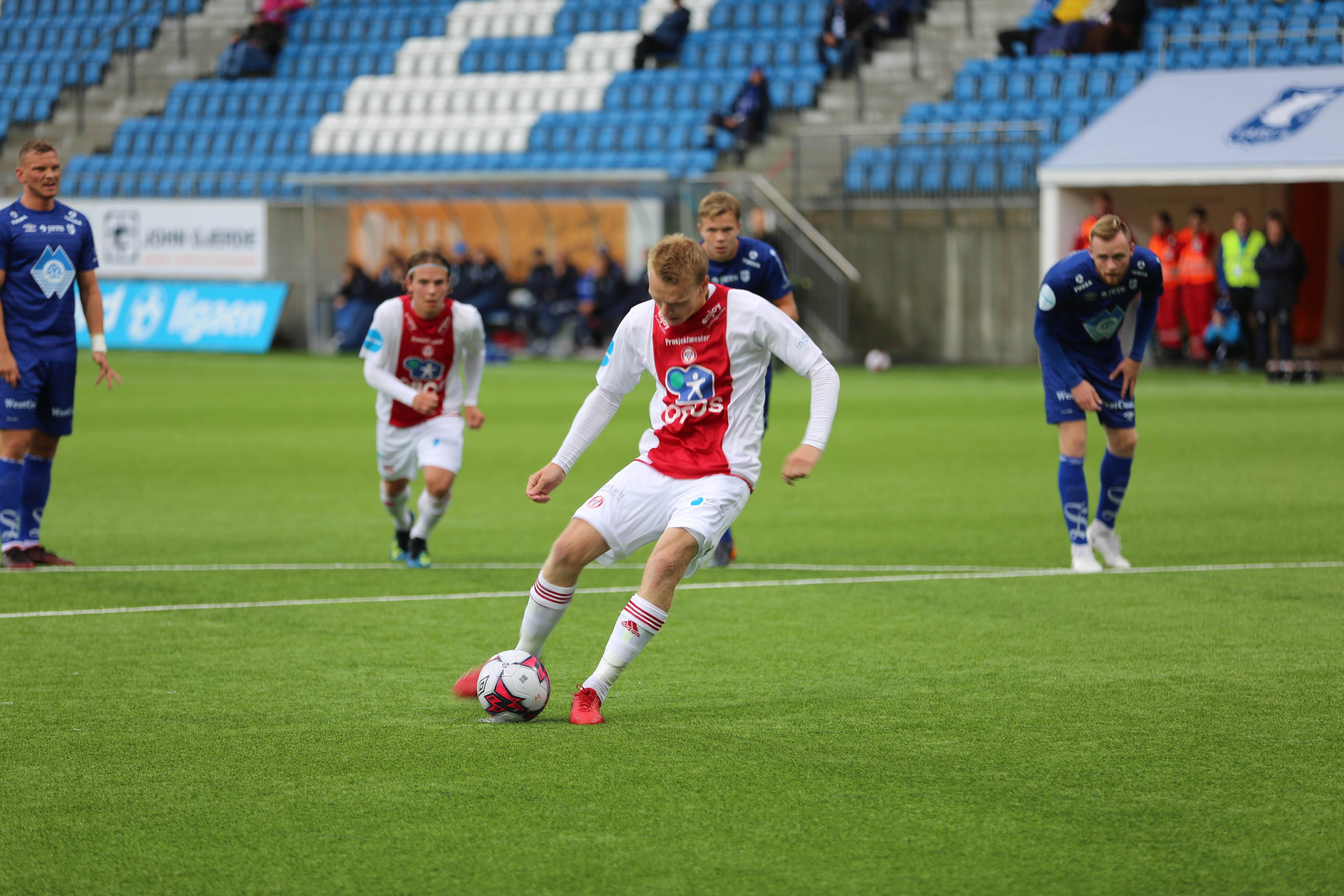 Robin Rasch scorer på straffespark på Høddvoll.