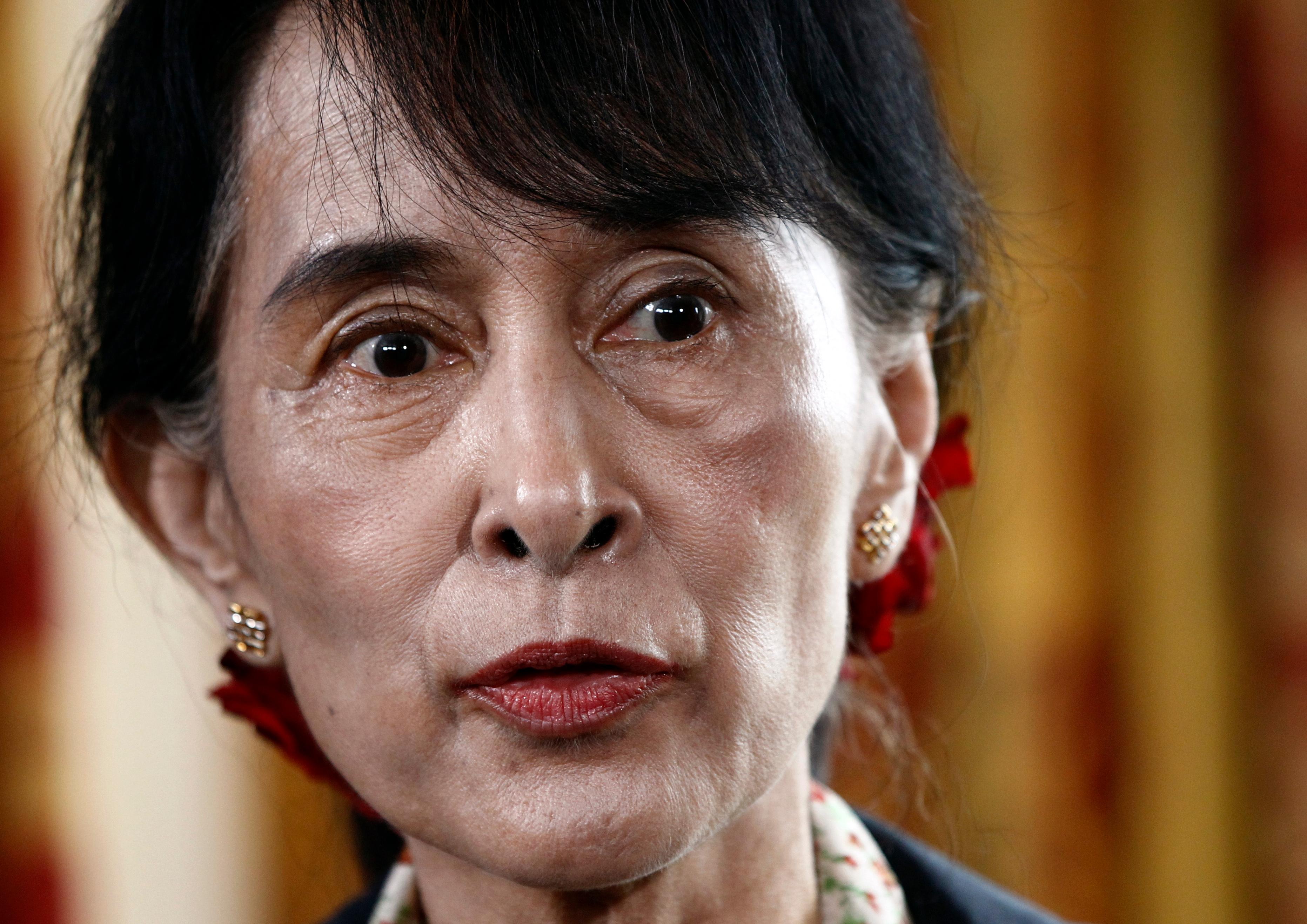 Lørenskog  20120618. Nobels fredsprisvinner
Aung San Suu Kyi under pressekonferansen i forbindelse med Oslo Forum på Losby Gods  for å delta på den årlige fredsmeklersamlingen mandag formiddag.
Foto: Lise Åserud / NTB