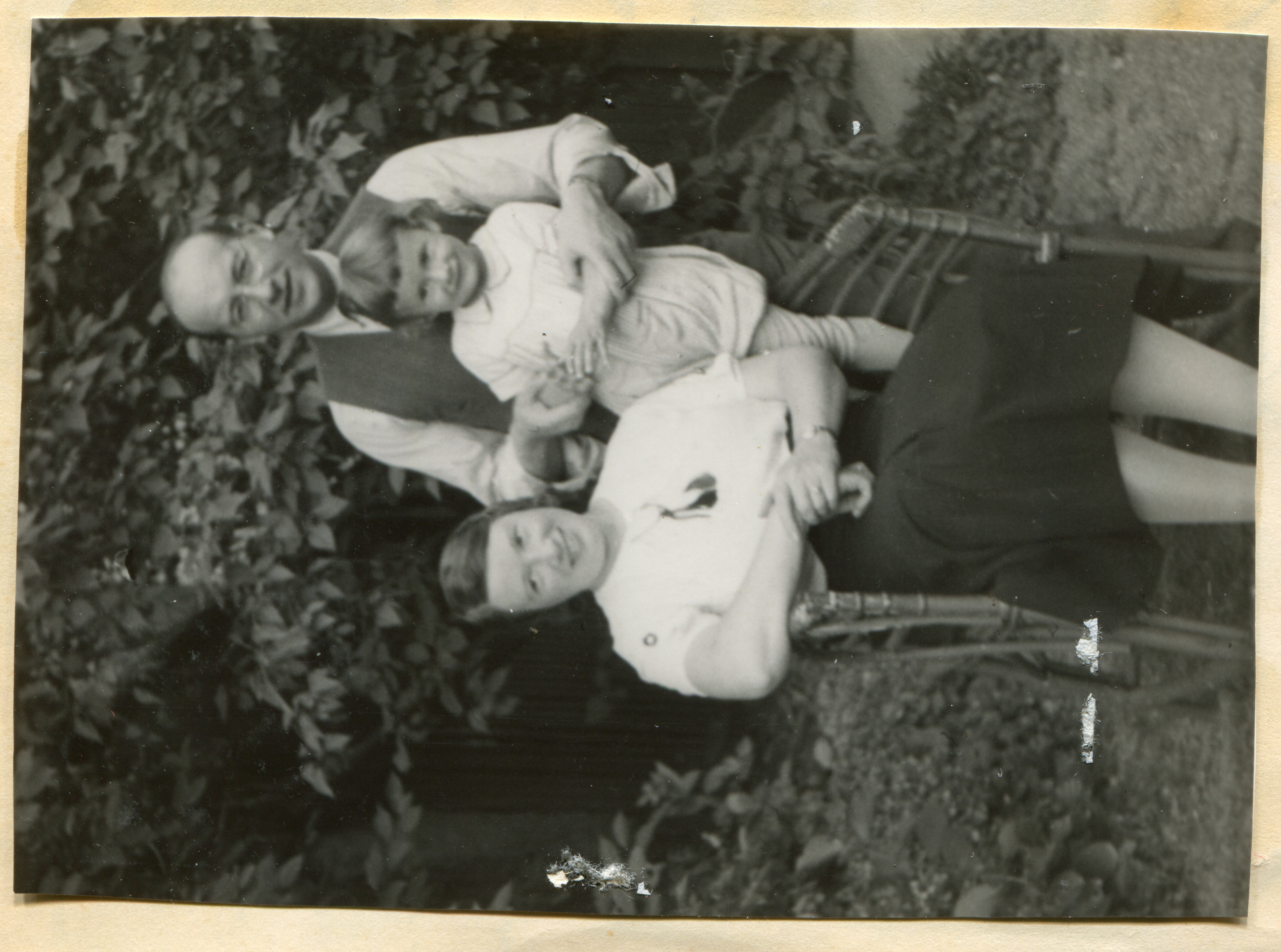 Else med pappa Benno og mor Hanna i 1936. (Privat)