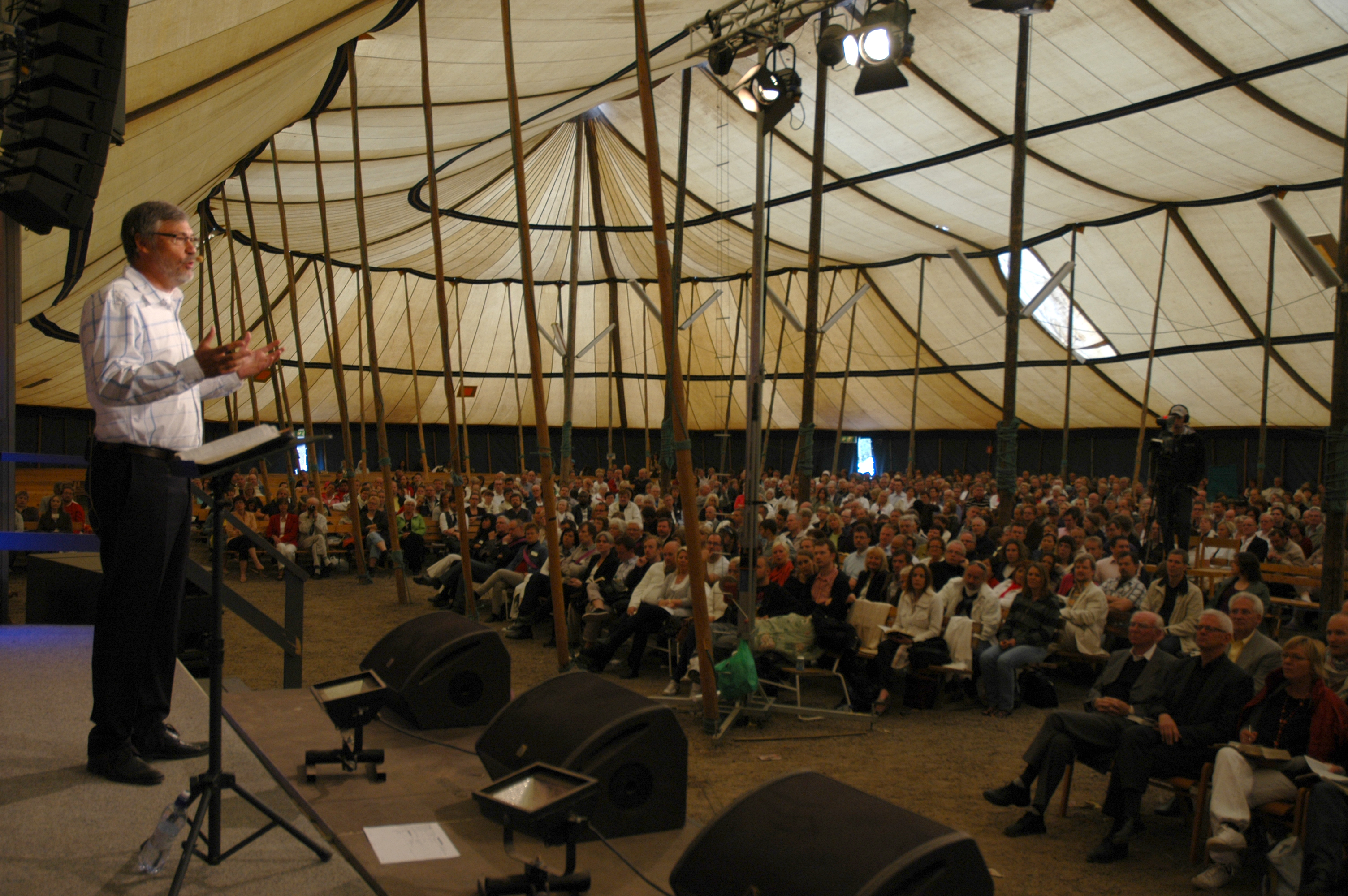 Ulf Ekman predikar på Nyhemsveckan 2008.