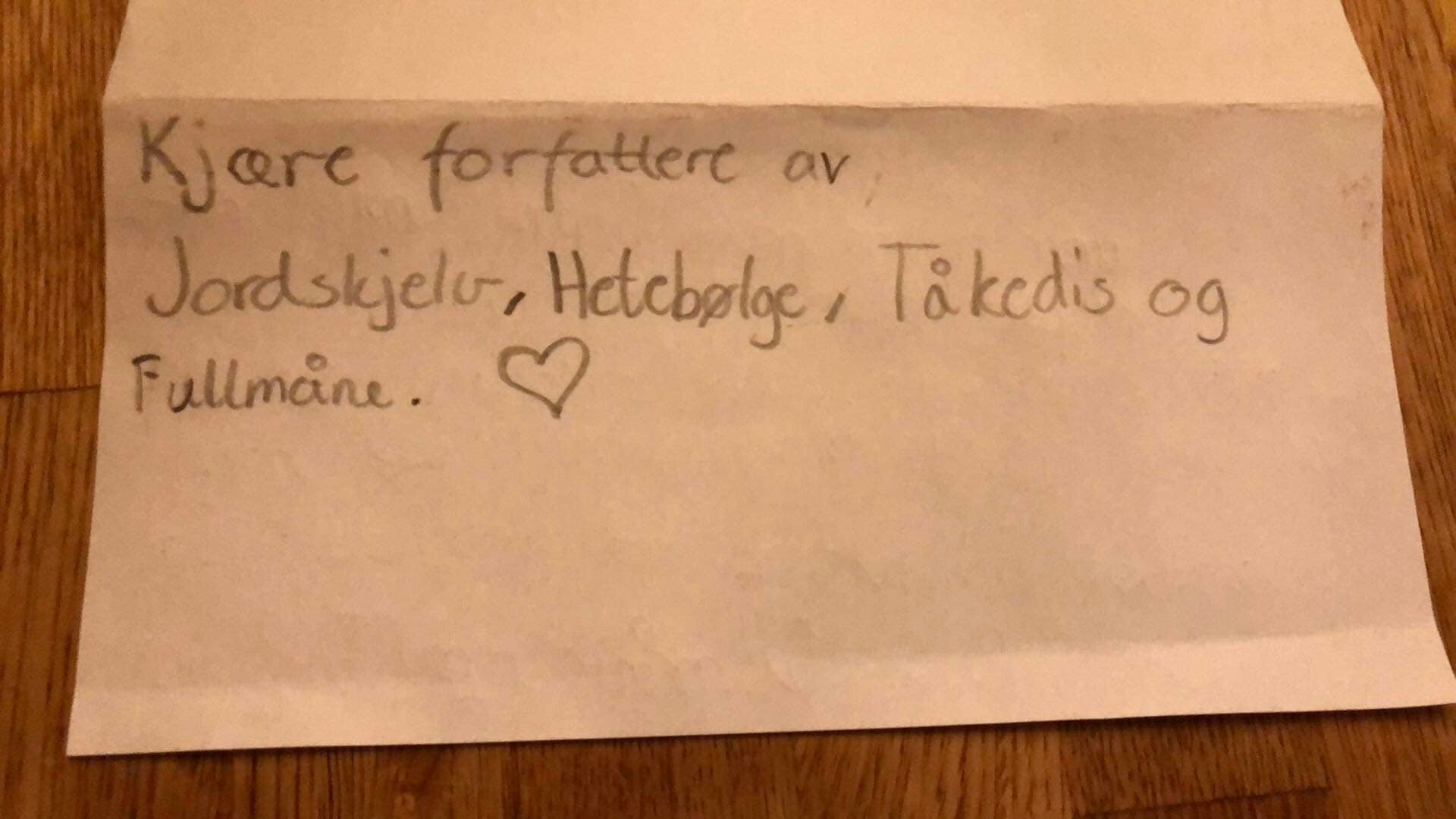 Bruker av Onsøy bibliotek, Ingeborg Sand Drangsholt (11) tok pennen fatt og henvendte seg til forfatterne da biblioteket hennes ikke hadde bokserien hun så gjerne ville lese og dele med andre.