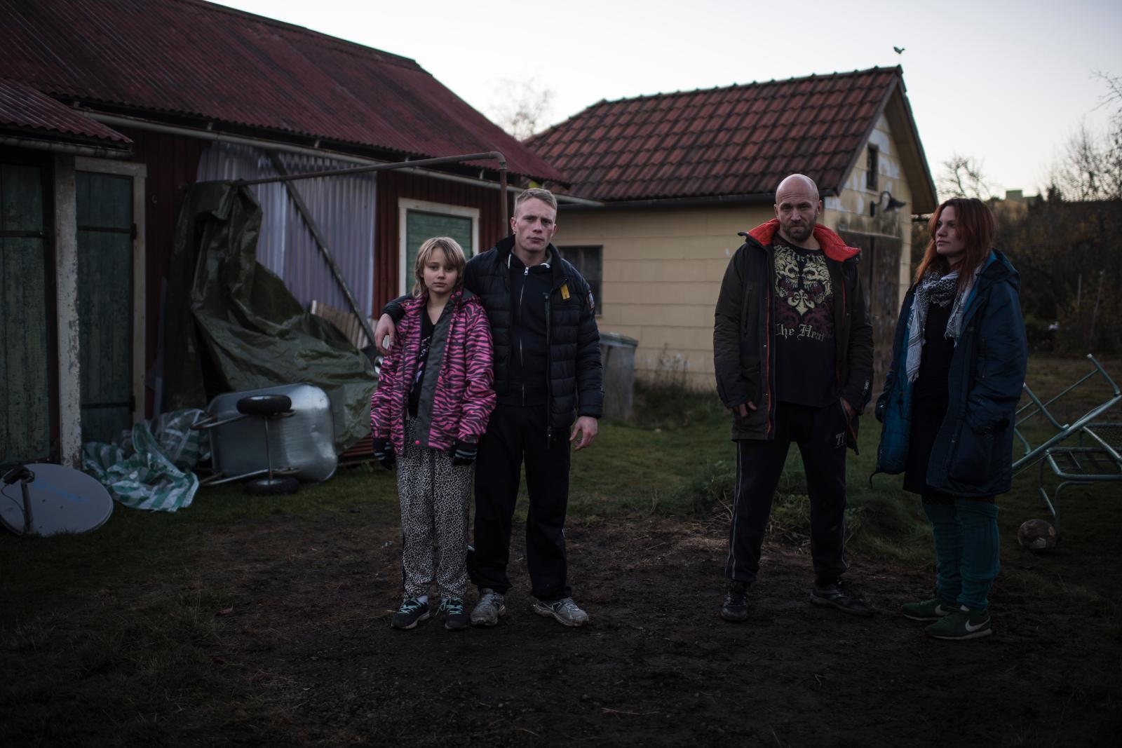 Scen ur filmen "Goliat" där Joakim Sällquist spelar den kriminelle pappa Roland Henebro.