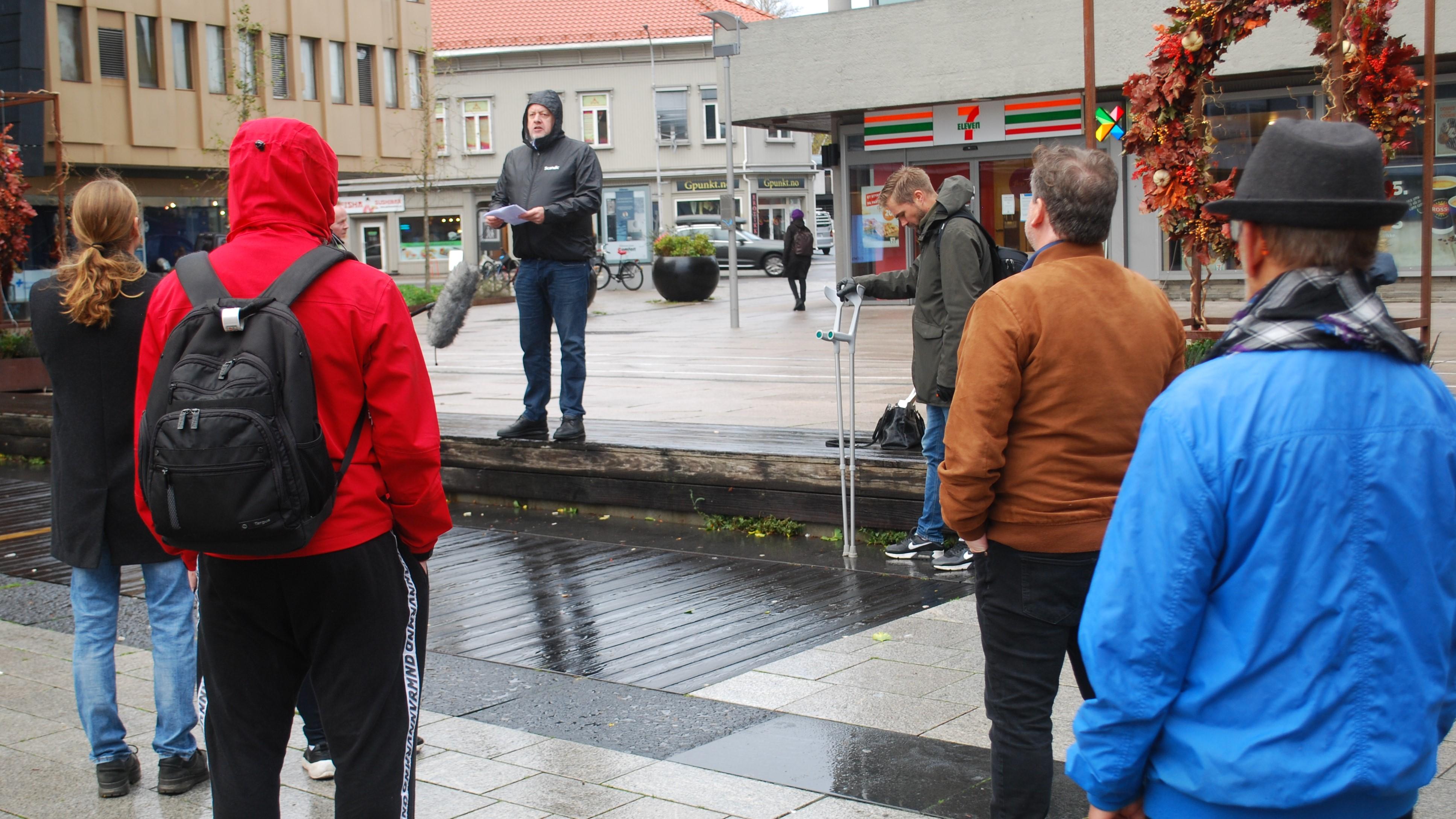 Leder i nettverket for serveringsbransjen i Fredrikstad Næringsforening, Rune Solberg, holdt en flammende apell under mandagens demonstrasjon.