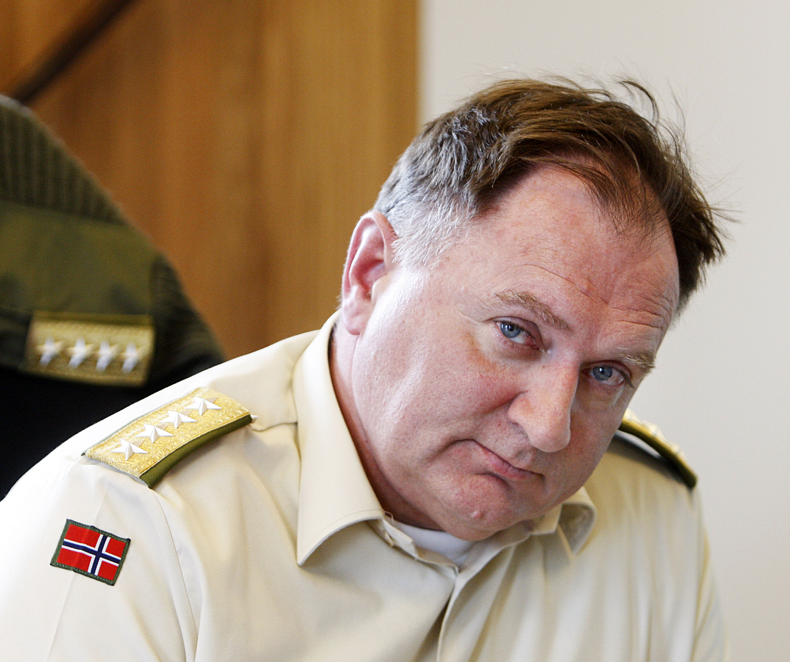 OSLO 20080328: Forsvarssjef, general Sverre Diesen, er i hovedsak fornøyd med stortingsmeldingen om Forsvaret. Men han hadde gjerne sett at regjeringen gikk inn for et mer profesjonelt forsvar med flere vervede mannskaper. 
Foto: Knut Falch / NTB