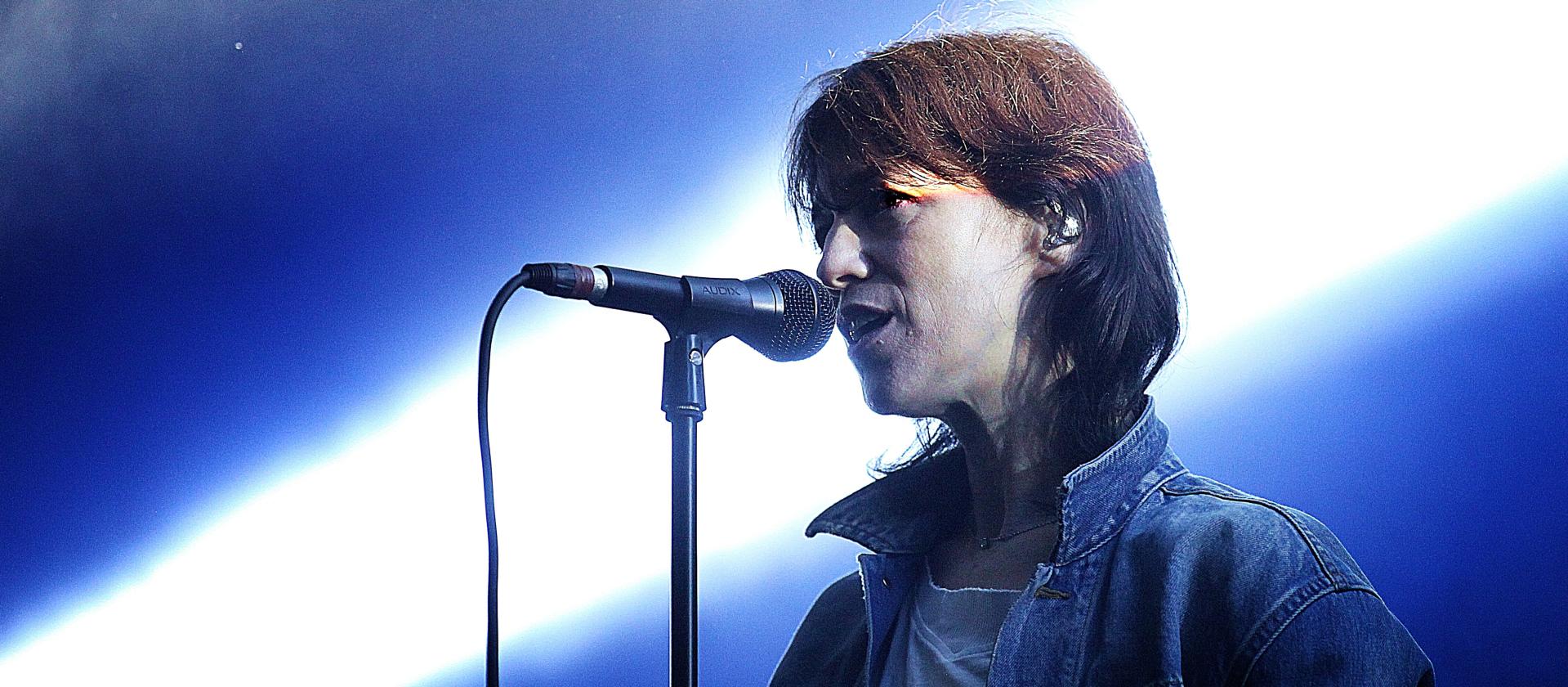 Charlotte Gainsbourg synger sanger ut av mørket