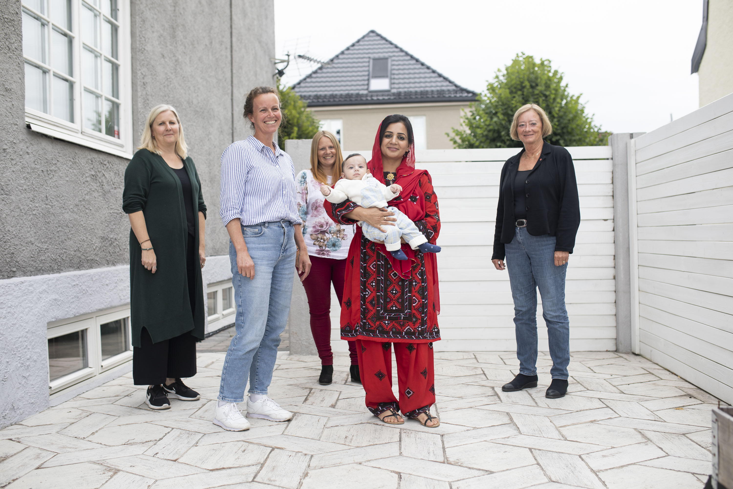 Marit Stene Severinsen,  Silje Brennum, Bente Bostrøm, Shaheen Bibi Arbab Kassee, og Tajiiks yngste sønn og Lise Christoffersen (ap).