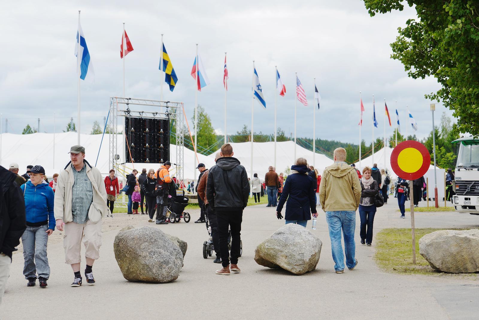 30 000 pingstvänner brukar samlas under midsommarveckan i Keuruu i mellersta Finland. I en Facebookgrupp planeras ett nostalgievent för dem som var ungdomar inom rörelsen på 1970 och 80-talen. Facebook- gruppen fick på kort tid över 4 000 medlemmar och gruppen ledde till djupa samtal om både fina och smärtsamma minnen.