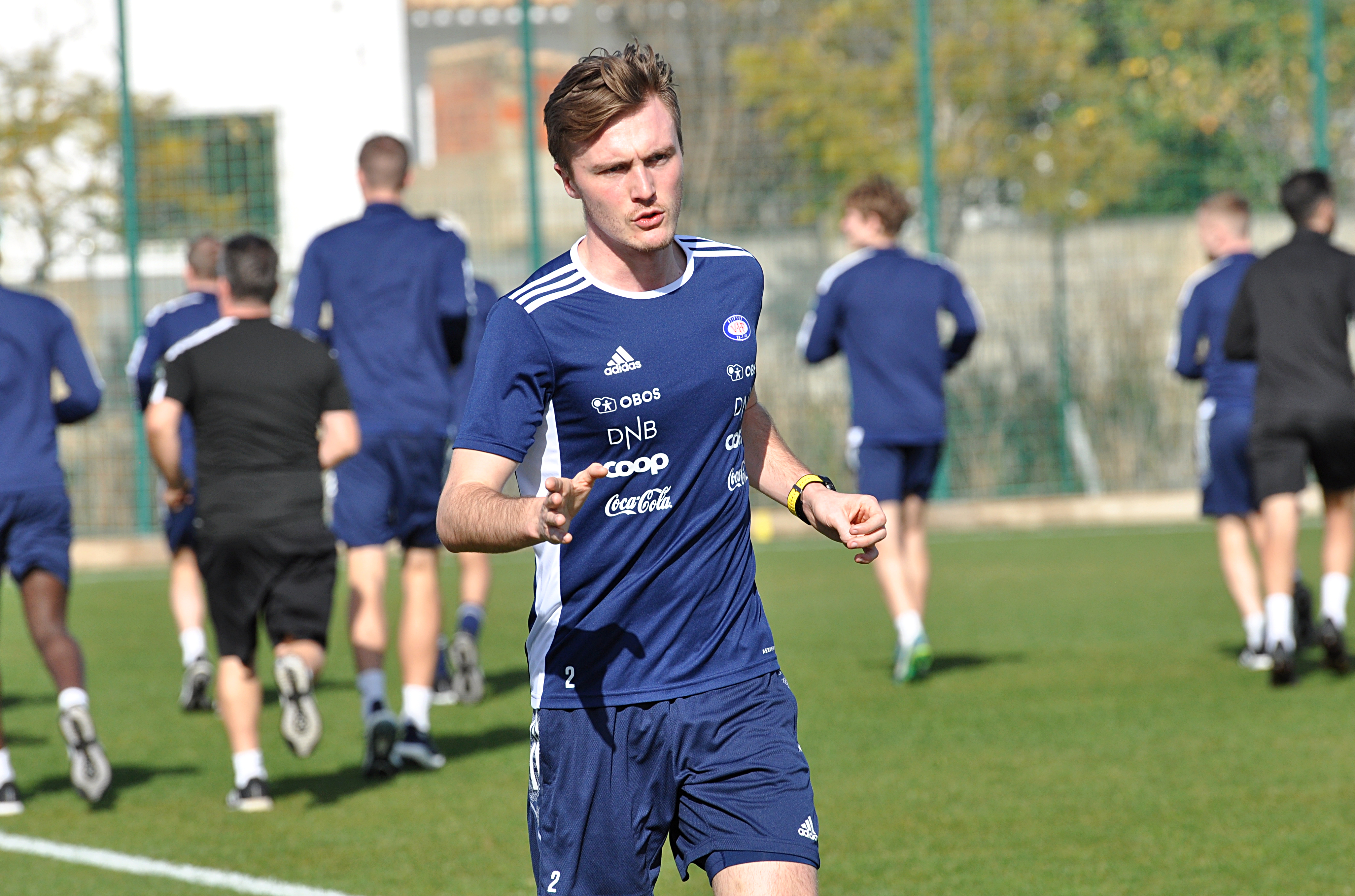 Christian Dahle Borchgrevink blir sendt hjem til Norge for nærmere undersøkelser av kneet som plager ham. Her på trening i Algarve lørdag.