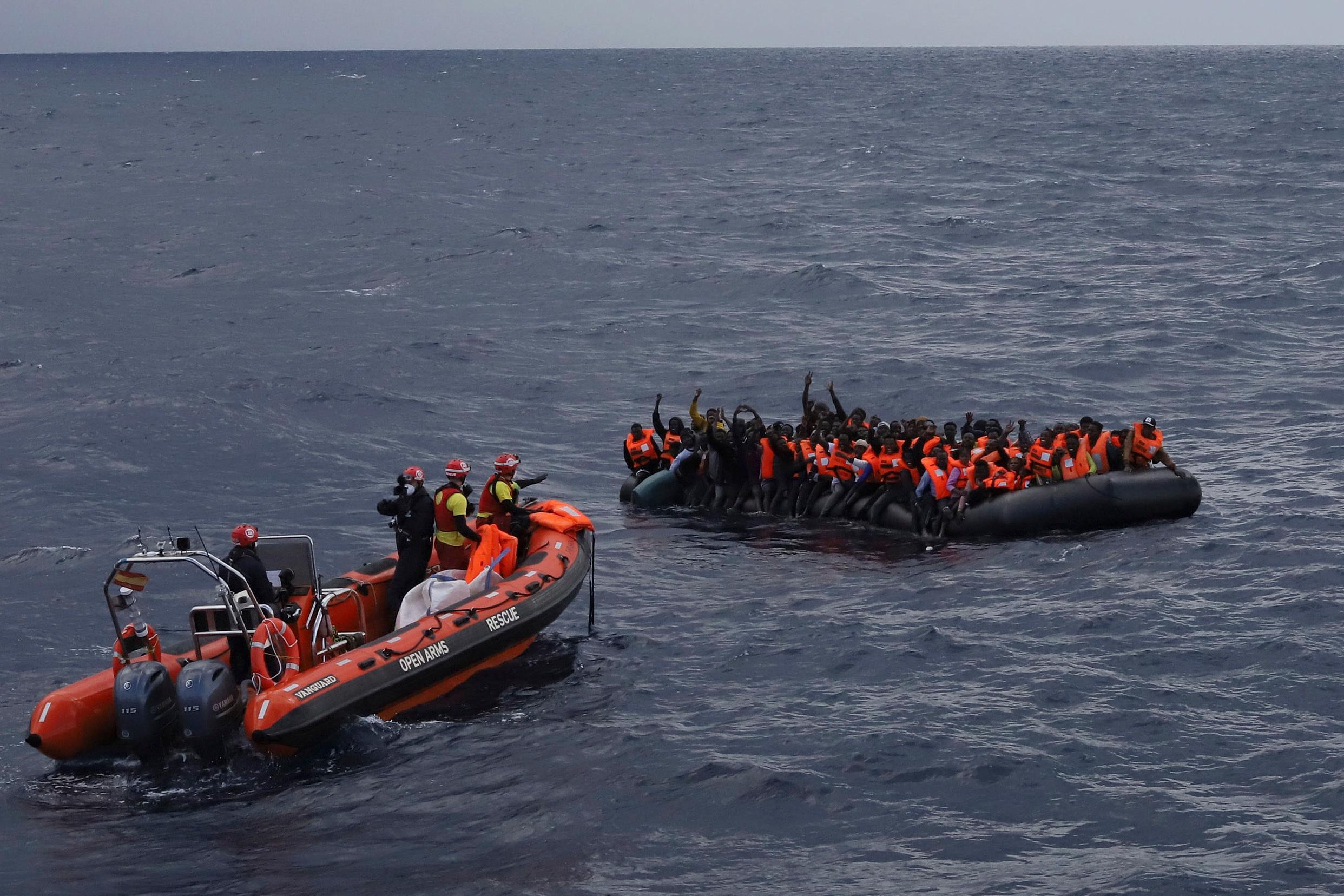 Rundt 100 mennesker har druknet i Middelhavet på én dag