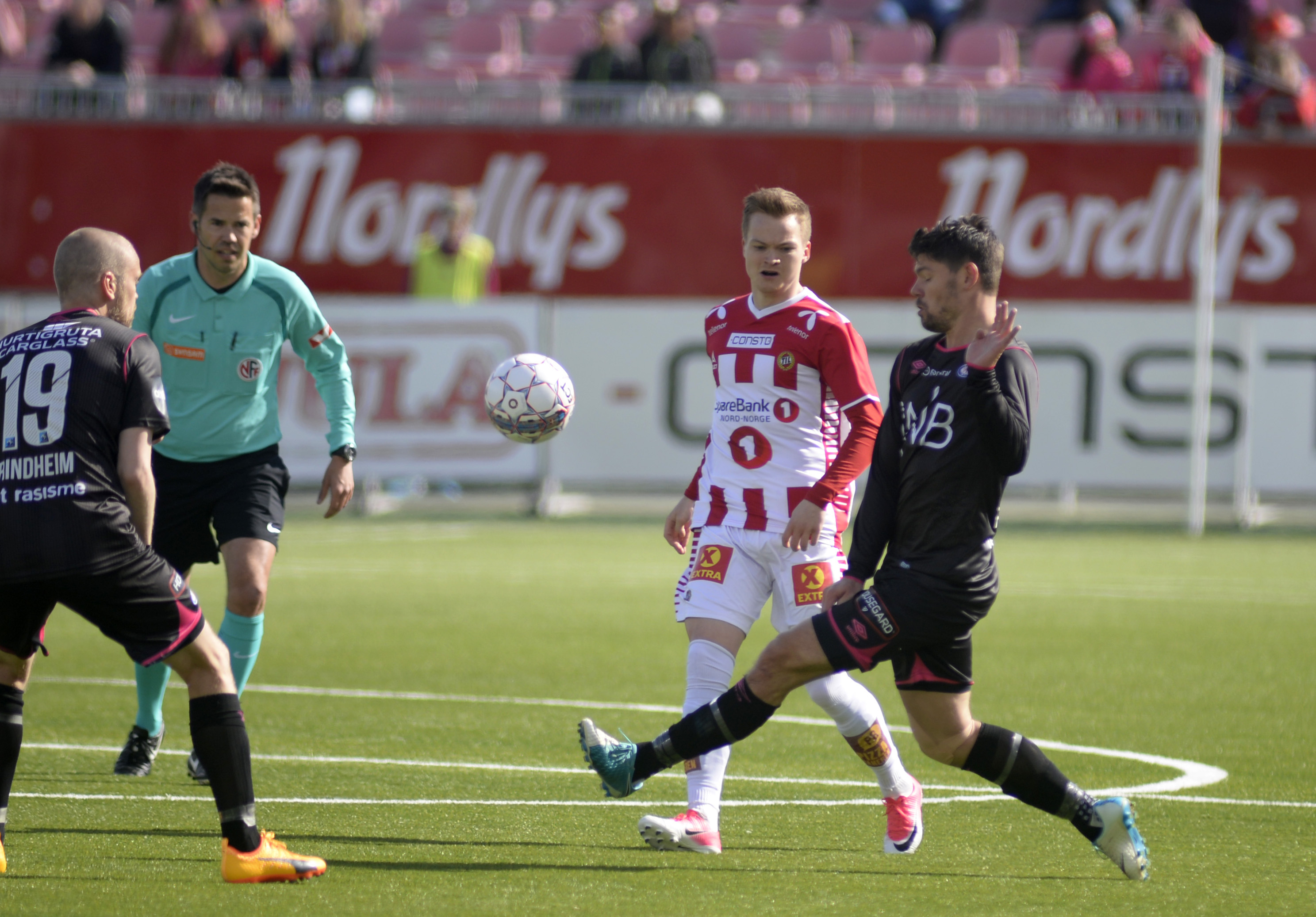 Daniel Fredheim Holm bidro til at VIF hadde full kontroll på midtbanen før pause.