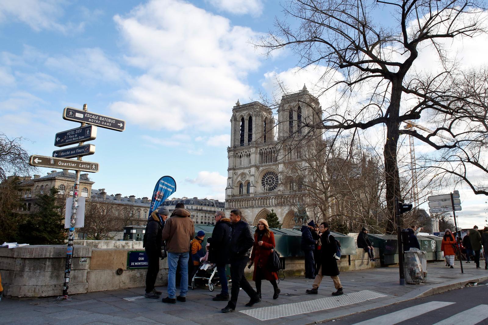 Decennier innan Notre-Dame är återställd