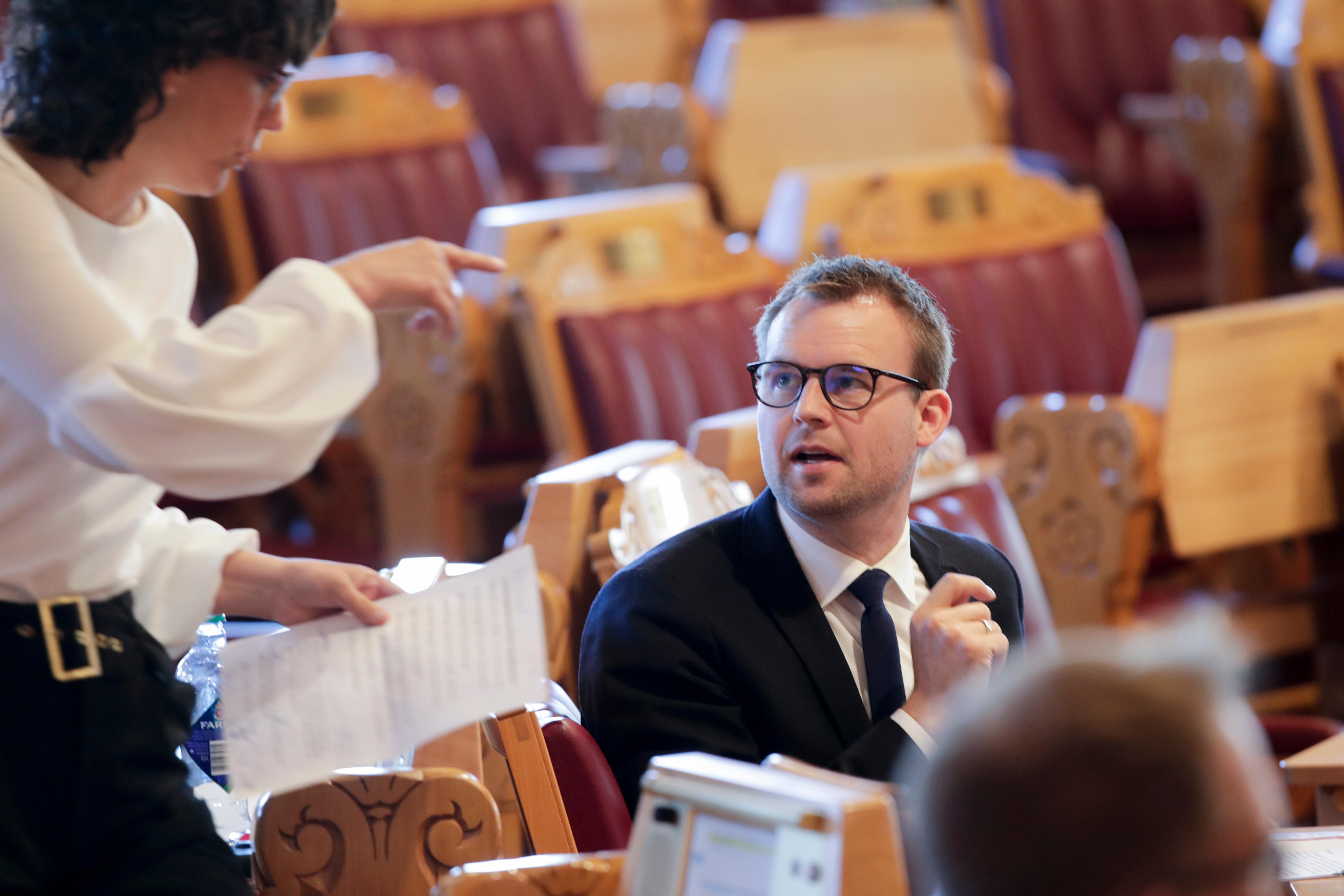 Oslo 20200520. 
Astrid Margrethe Hilde (Ap) spør barne- og familieminister Kjell Ingolf Ropstad (KrF)  den ordinære  spørretime på stortinget.
Foto: Vidar Ruud / NTB scanpix