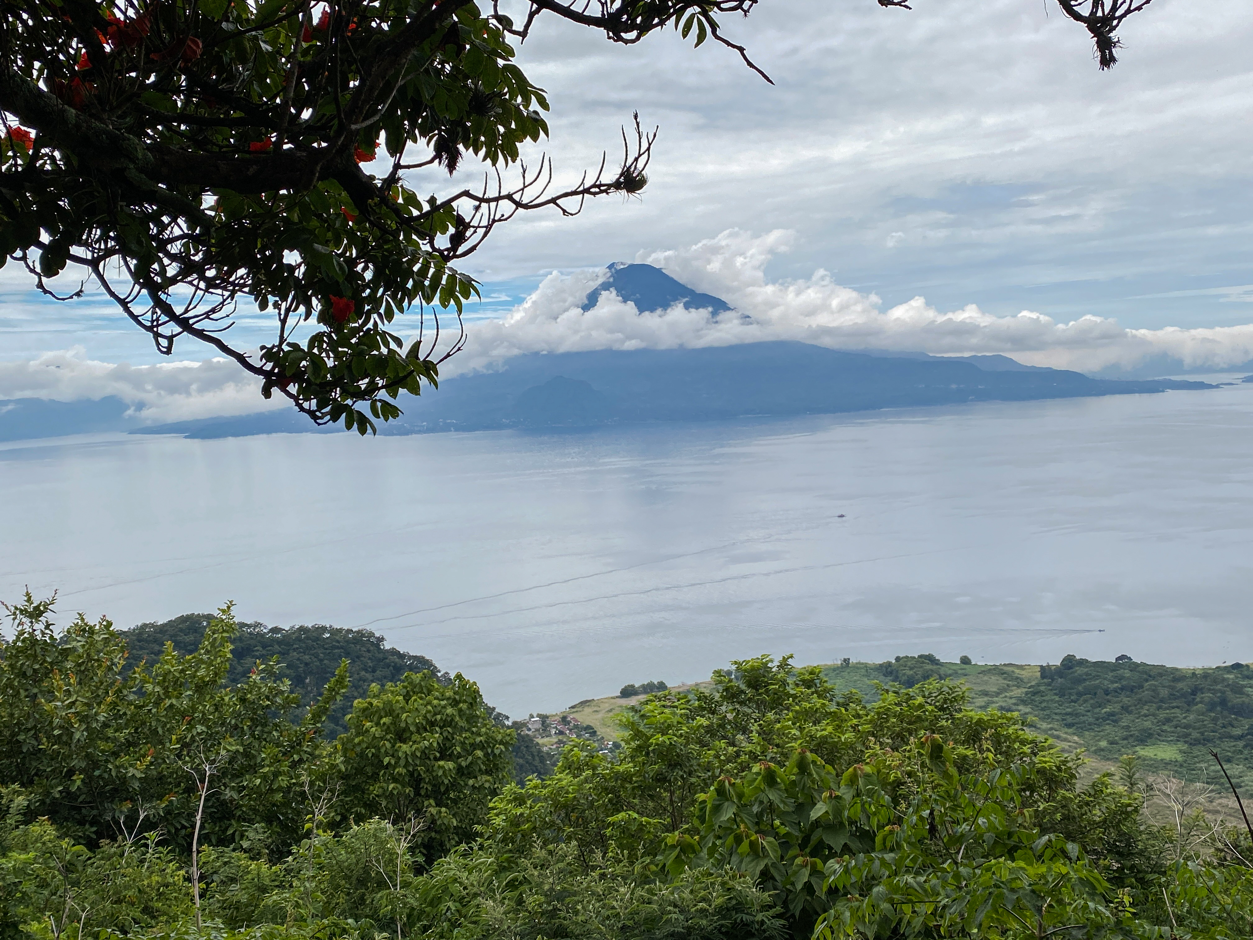 Kvinnomakt ska lyfta mayafolkets bergsbyar i Guatemala. Från alfabetiseringsprojekt stött av svenska Läkarmissionen.