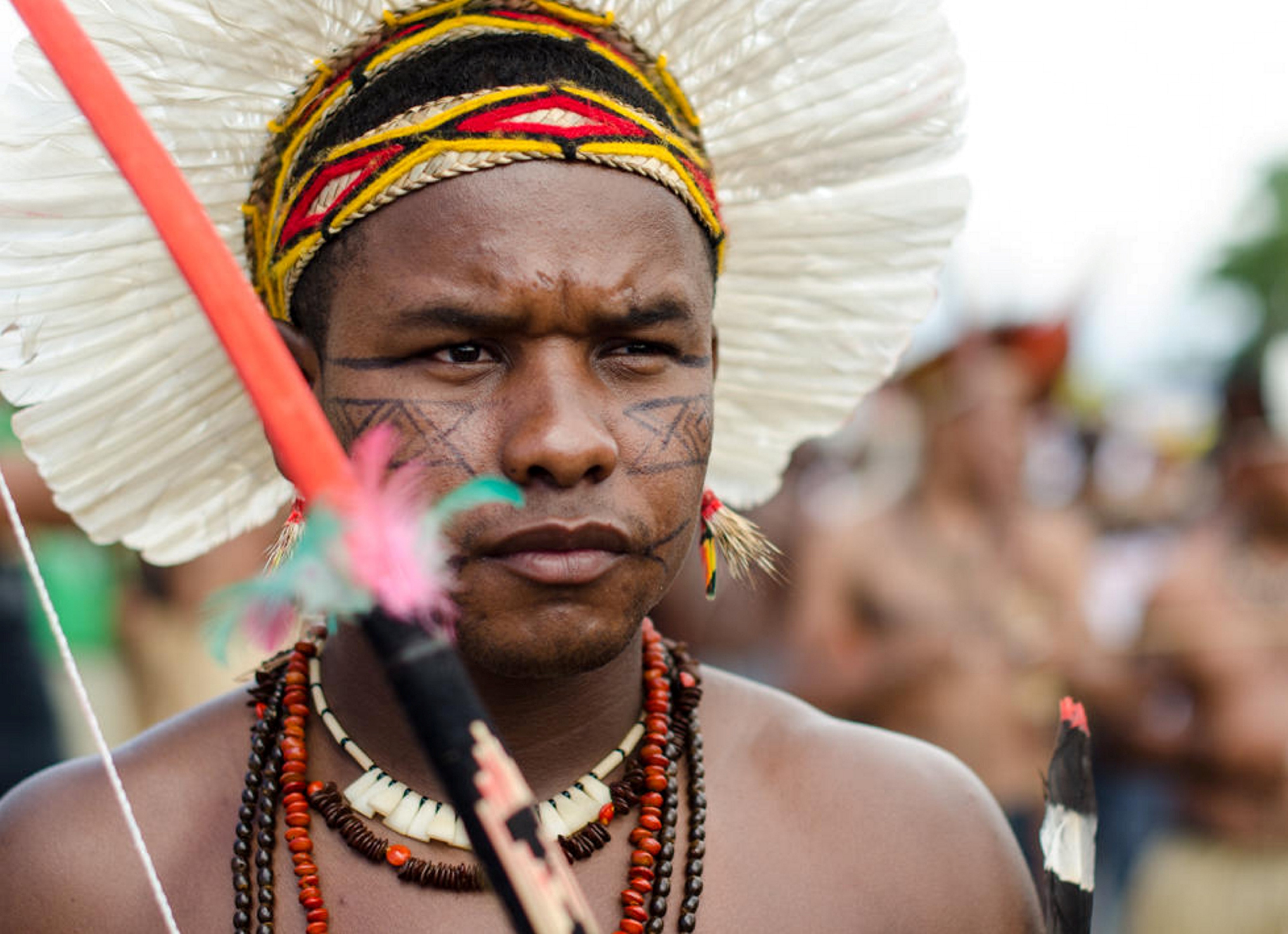 Våren 2015 okkuperte urfolk fra hele Brasil området foran den brasilianske kongressen. Forsøk på dialog har pågått i lang tid, men stadig flere urfolksgrupper har begynt å organisere seg for å ta tilbake jorda de mener tilhører dem.