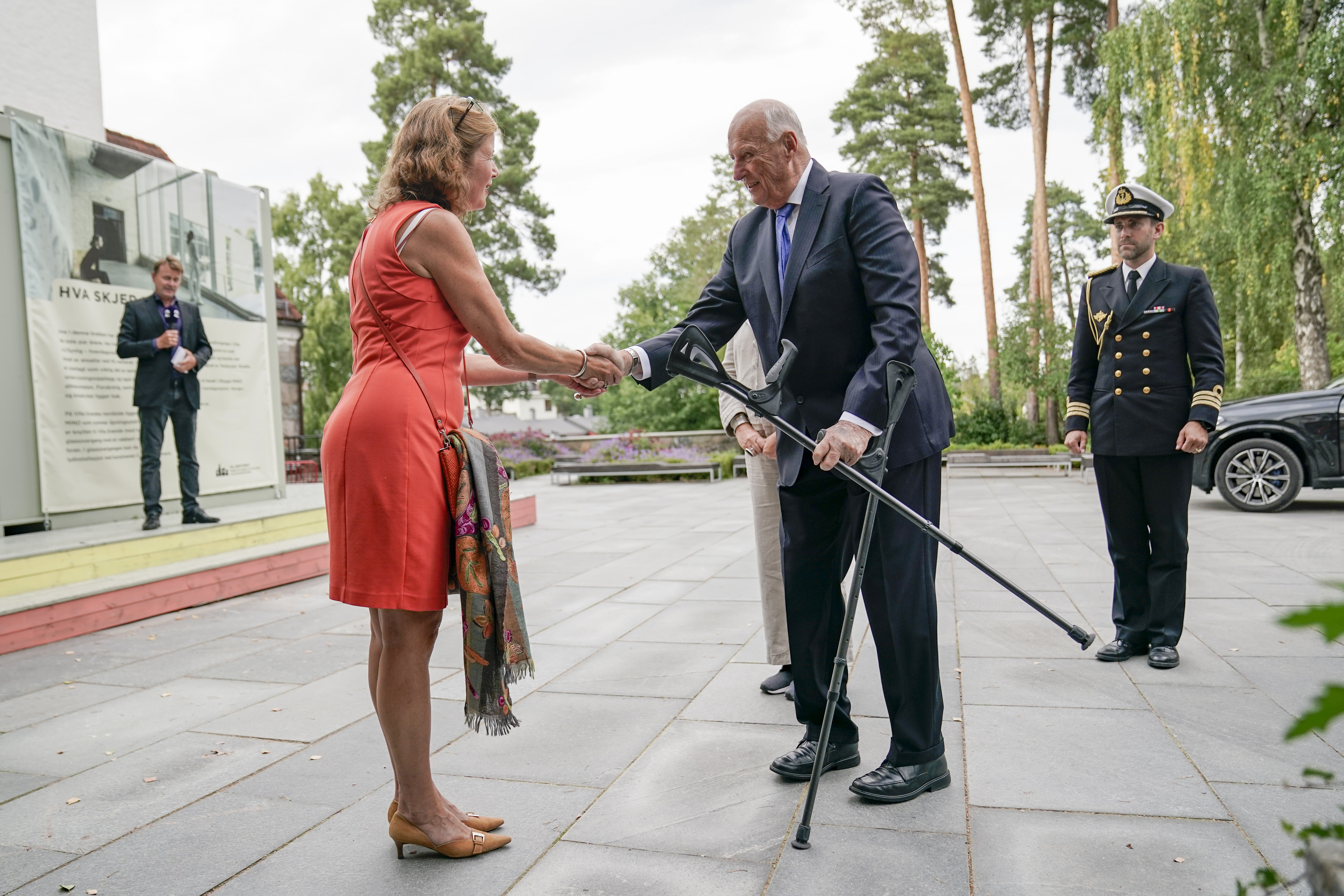 Kong Harald markerte Hvite Bussers 30-årsjubileum