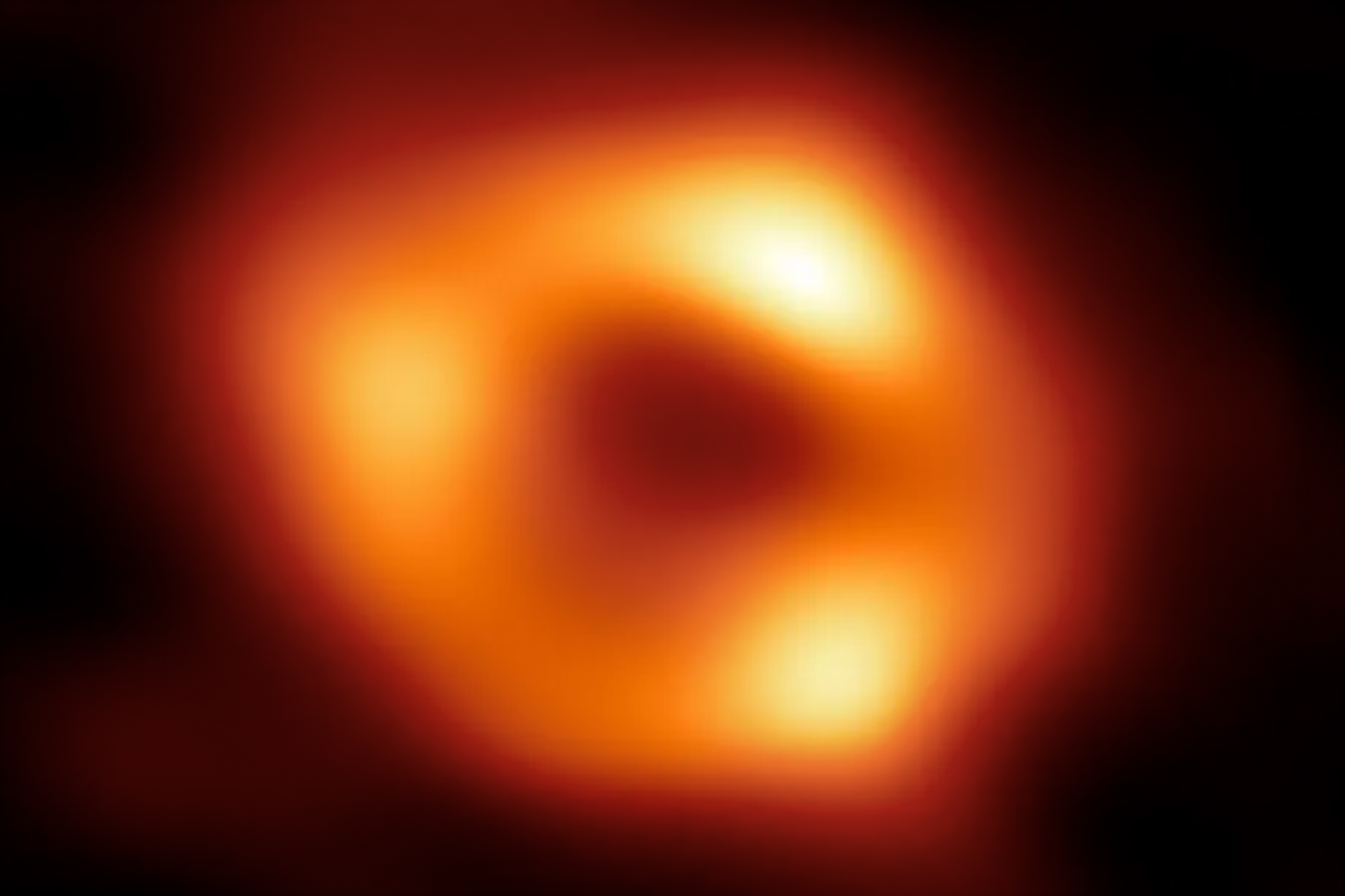 Det første bildet av det sorte hullet i sentrum av  galaksen vår