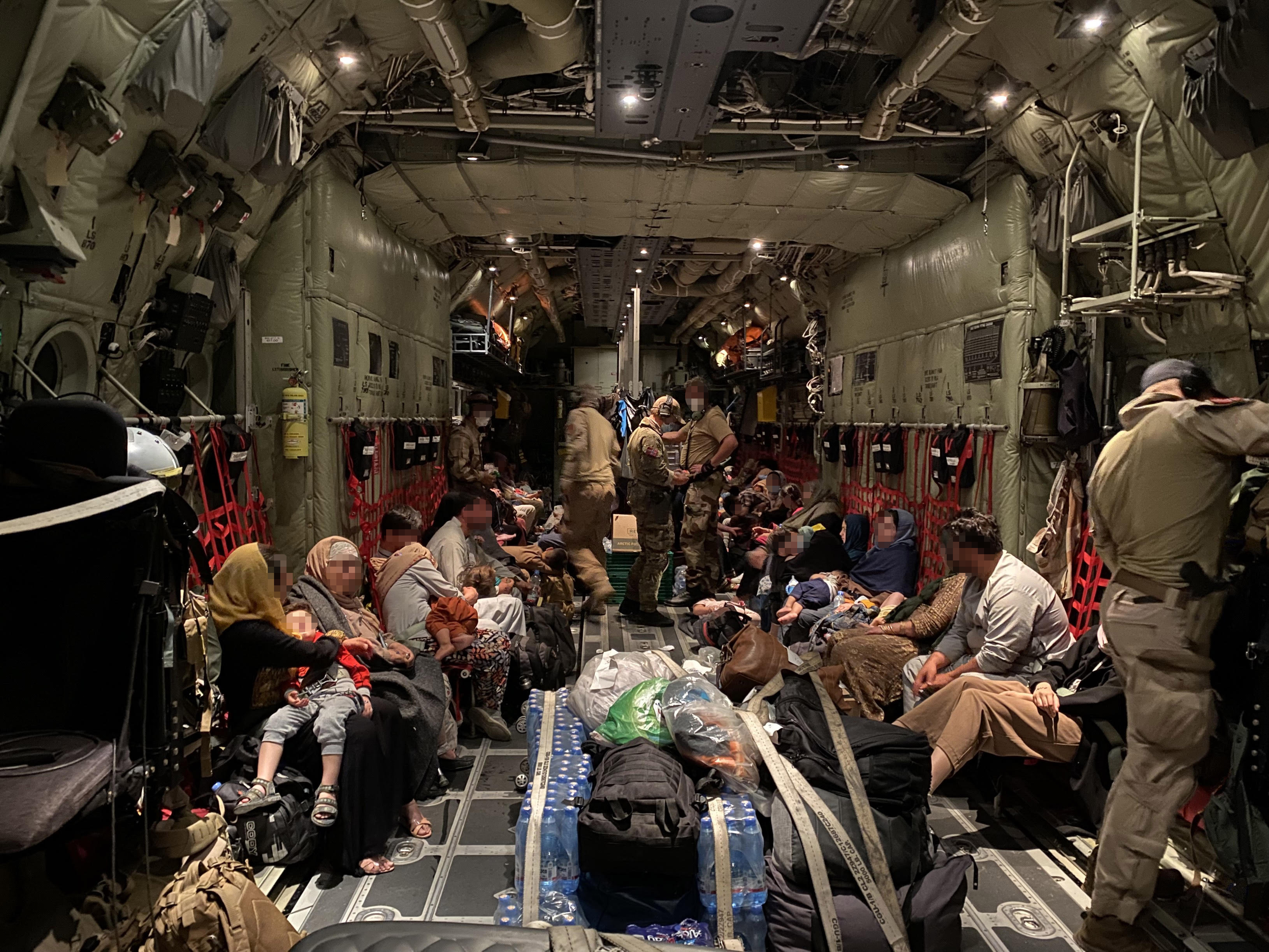 Et C-130J fra 335 skvadronen i Luftforsvaret har bistått med evakueringen av sivile fra Kabul i Afghanistan til Tblisi i Georgia.