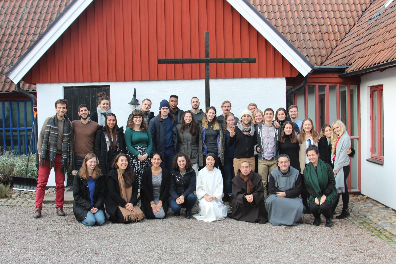 Många är nyfikna. Det kommer ofta ungdomsgrupper till Rögle kloster utanför Lund för att prata om sexualitet och kroppens teologi. 