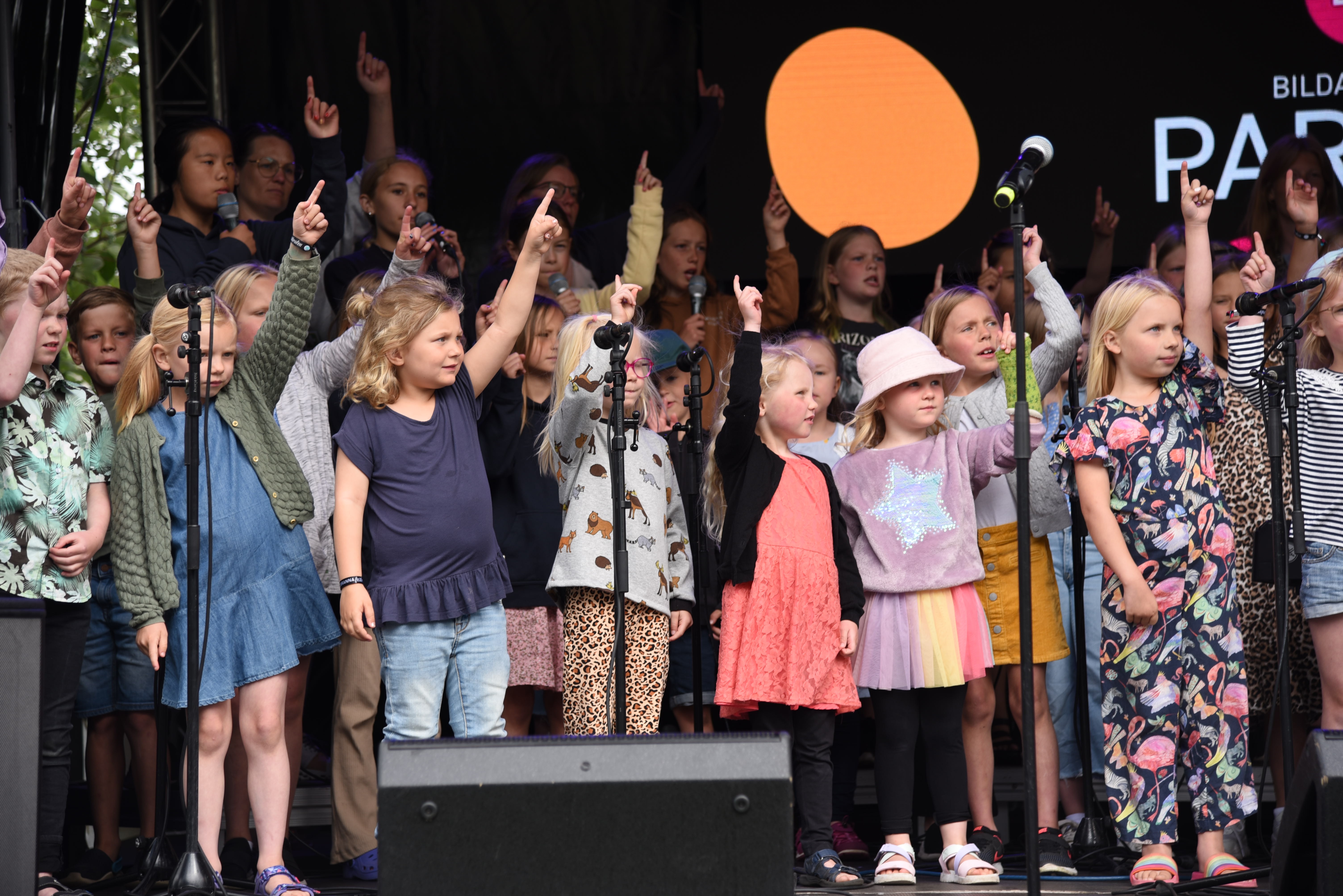 Gullbrannafestivalen 2022. Stor entusiasm och smittande sång av kidsen från barnkörlägret.