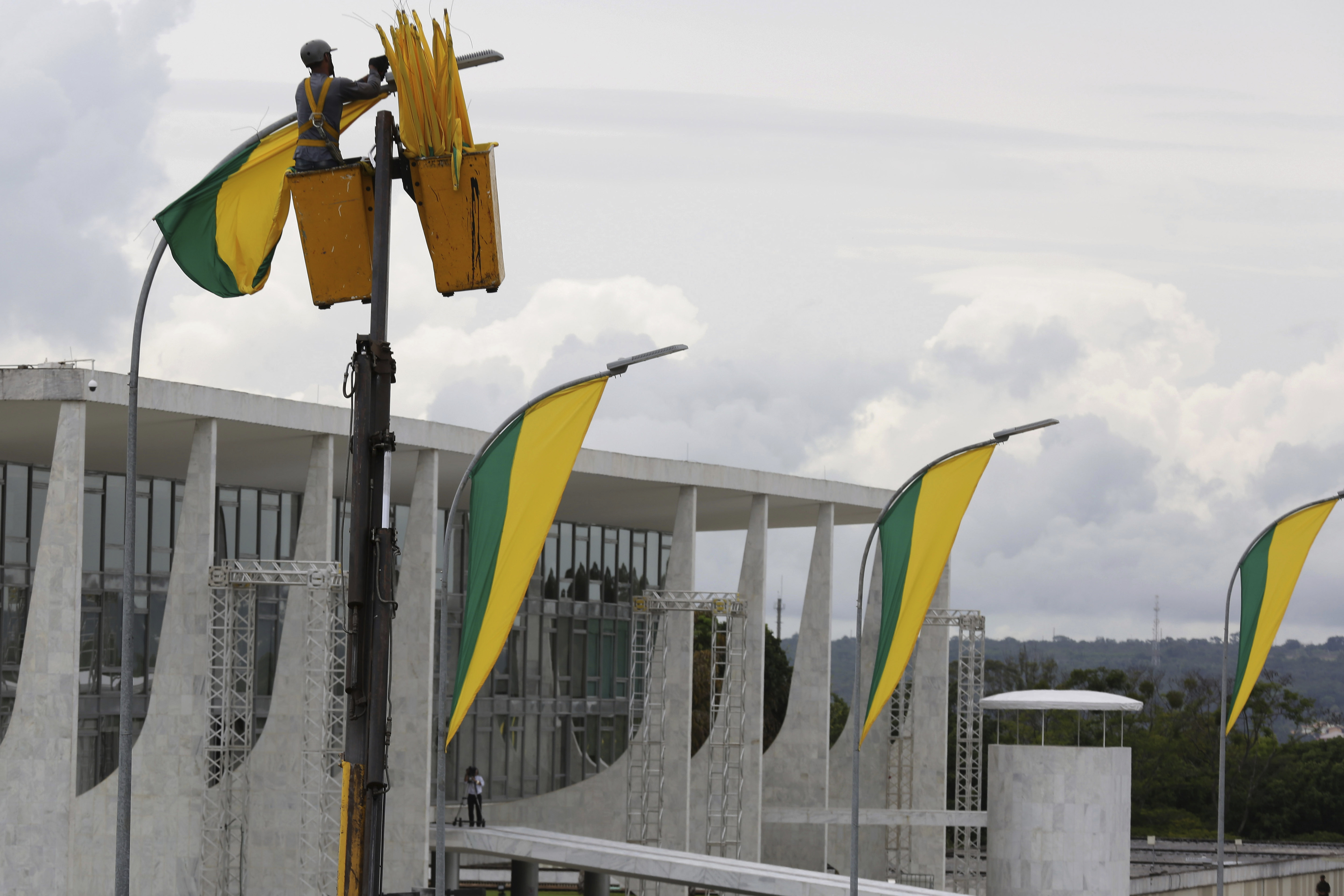 Bolsonaro-tilhengere stormer kongressbygning i Brasilia