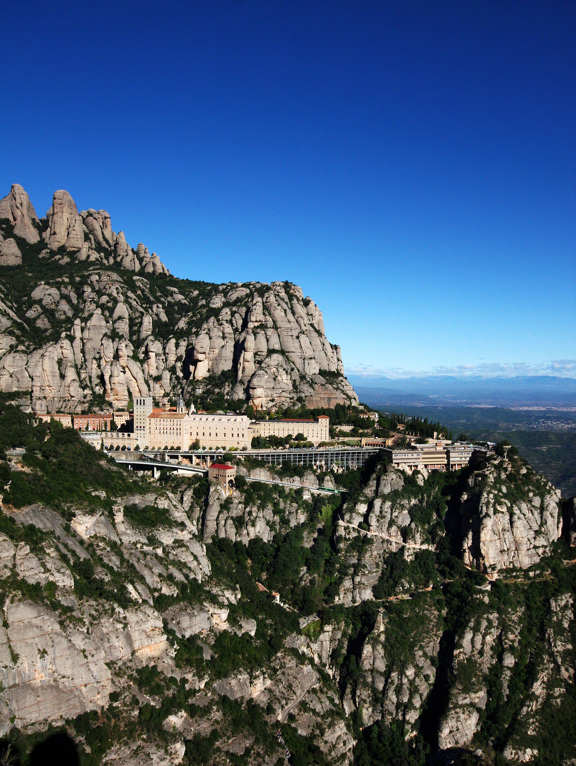 Du trenger ikke være kristen for å finne roen i et kloster, som her på Montserrat i Spania. FOTO: CHIRSTINE BAGLO