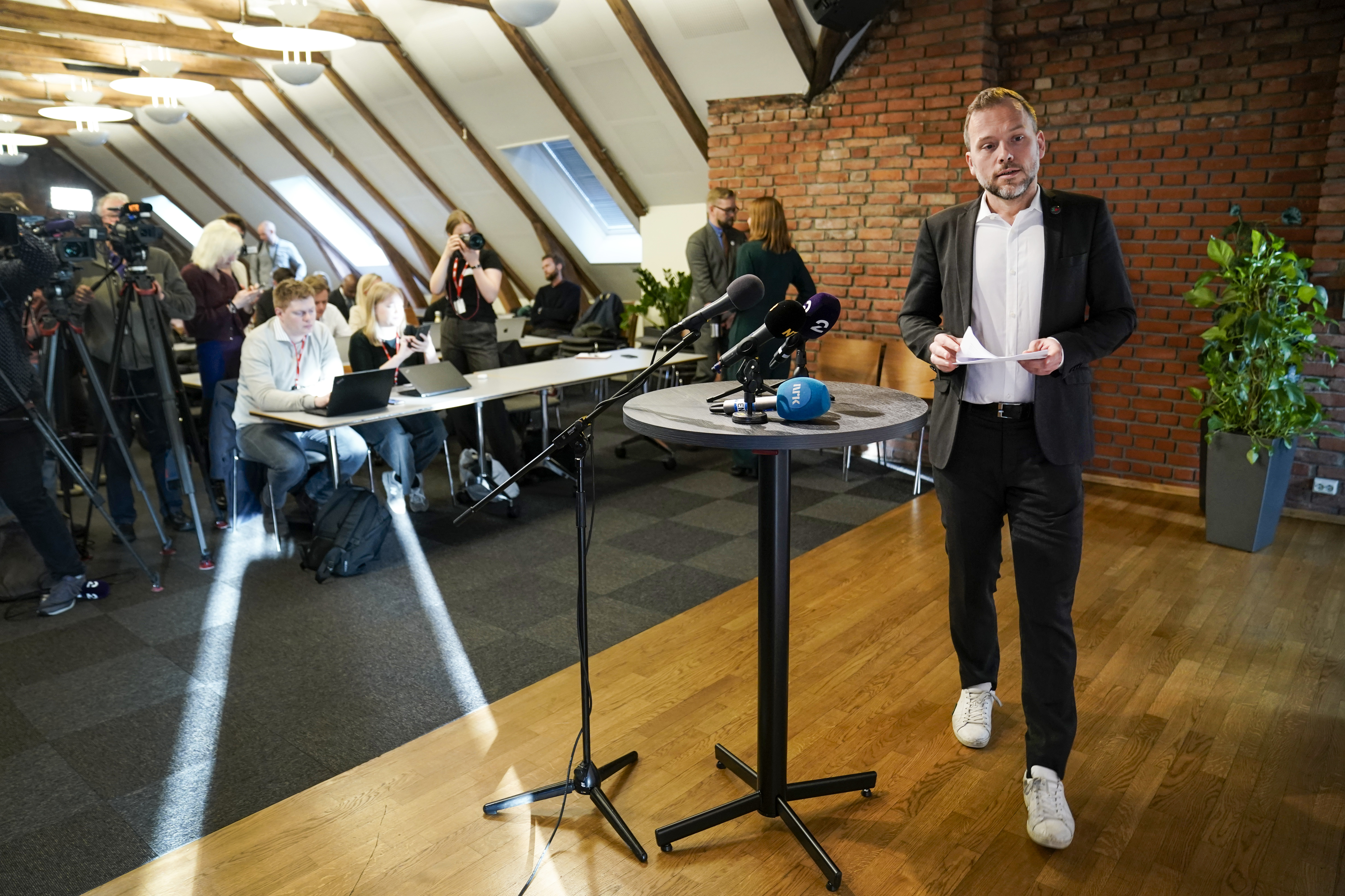 Oslo 20221109. 
SV-leder Audun Lysbakken på pressekonferansen etter at han hadde informert partiets medlemmer om at han ikke tar gjenvalg på landsmøtet i mars neste år.
Foto: Stian Lysberg Solum / NTB