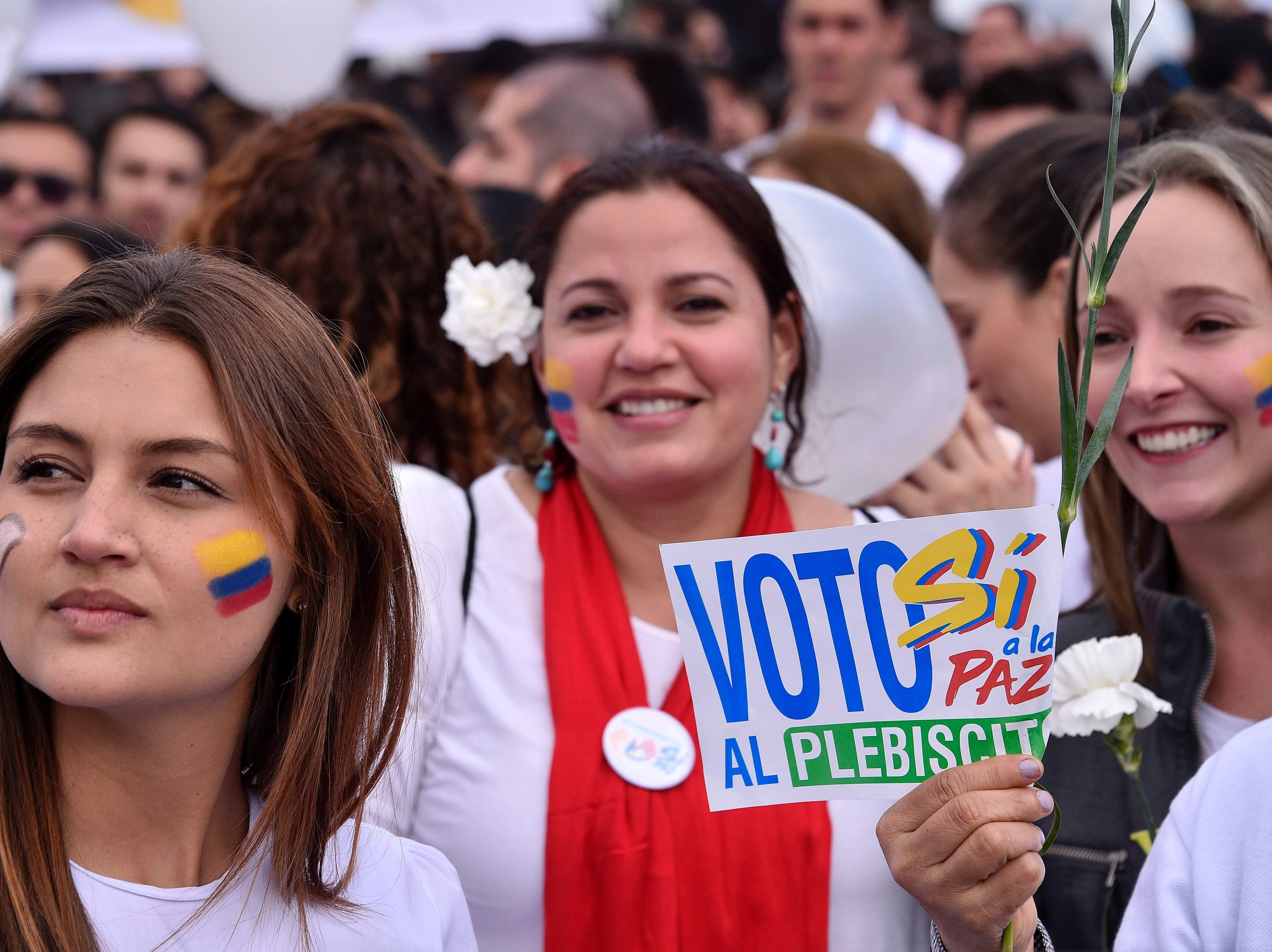 I fredsprosessen i Colombia fikk kvinner en historisk sentral rolle. Disse kvinnene i Bogota feiret fredsavtalen i fjor.