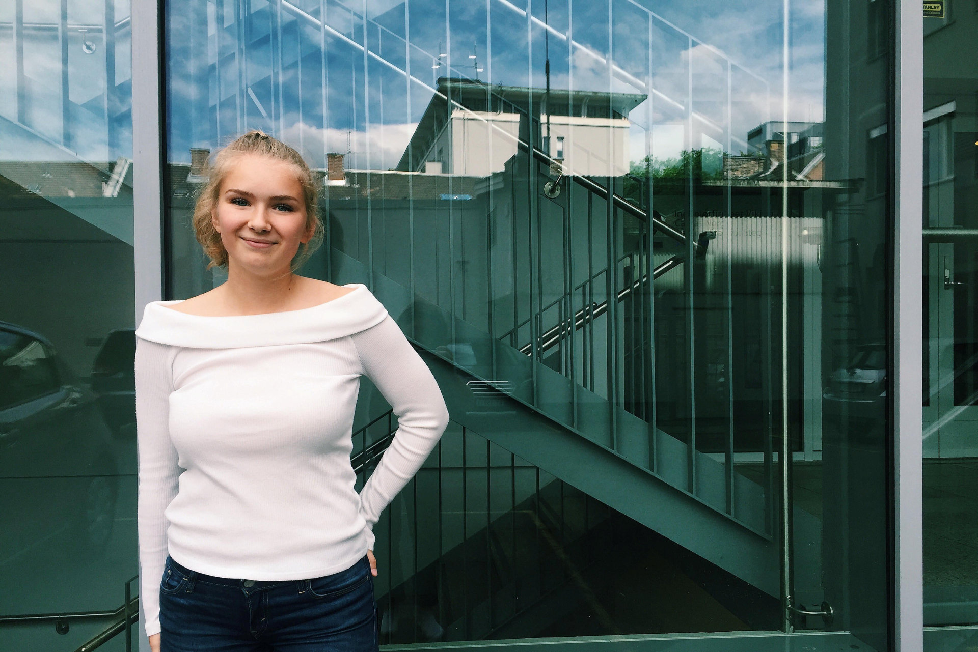 17 år gamle Linnea Lundqvist forteller at mange på hennes alder kjenner på presset om å se perfekt ut, men at det kan være vanskelig å innrømme. – Jeg tror mange legger skylden på seg selv. De tenker kanskje at «jeg er ikke bra nok, og det er min egen feil». 