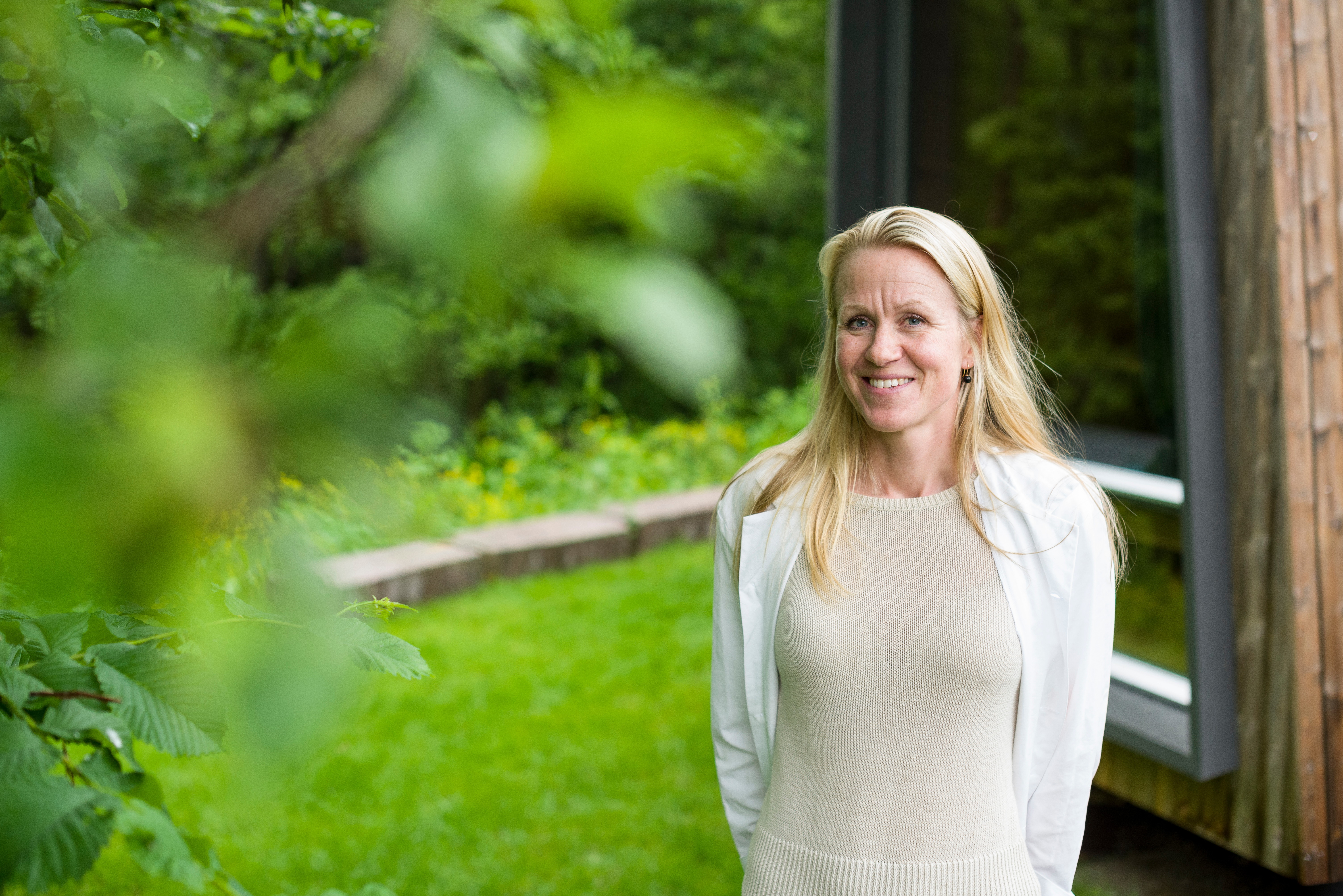 Barnepsykolog Maren Lindheim er en av initiativtakerne til Friluftssykehuset, som donerer arkitekttegnede hytter til sykehus i Norge.