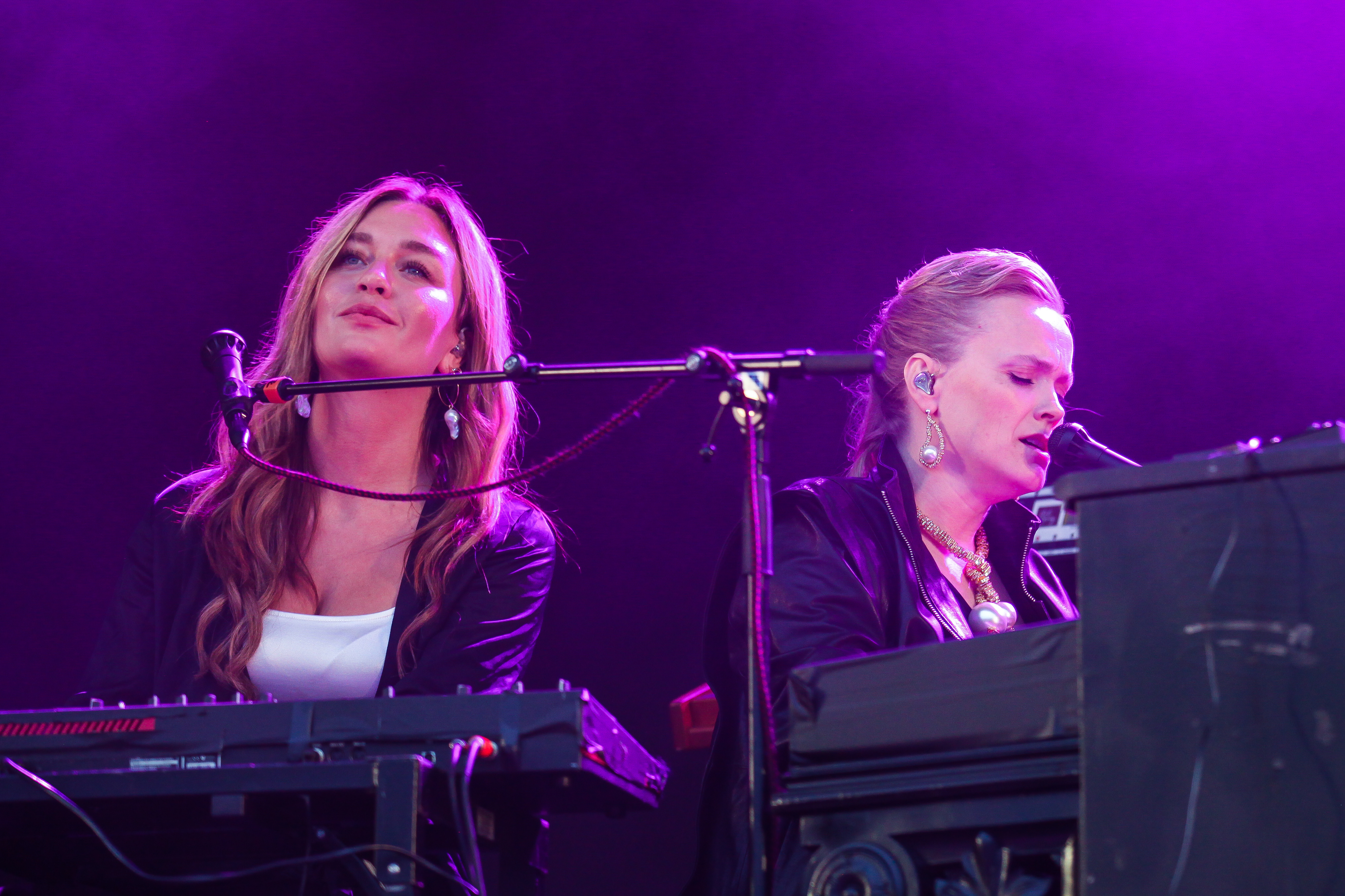 Ane Brun på Øyafestivalen - Øya presenterer 2021. Her sammen med Marte Eberson.