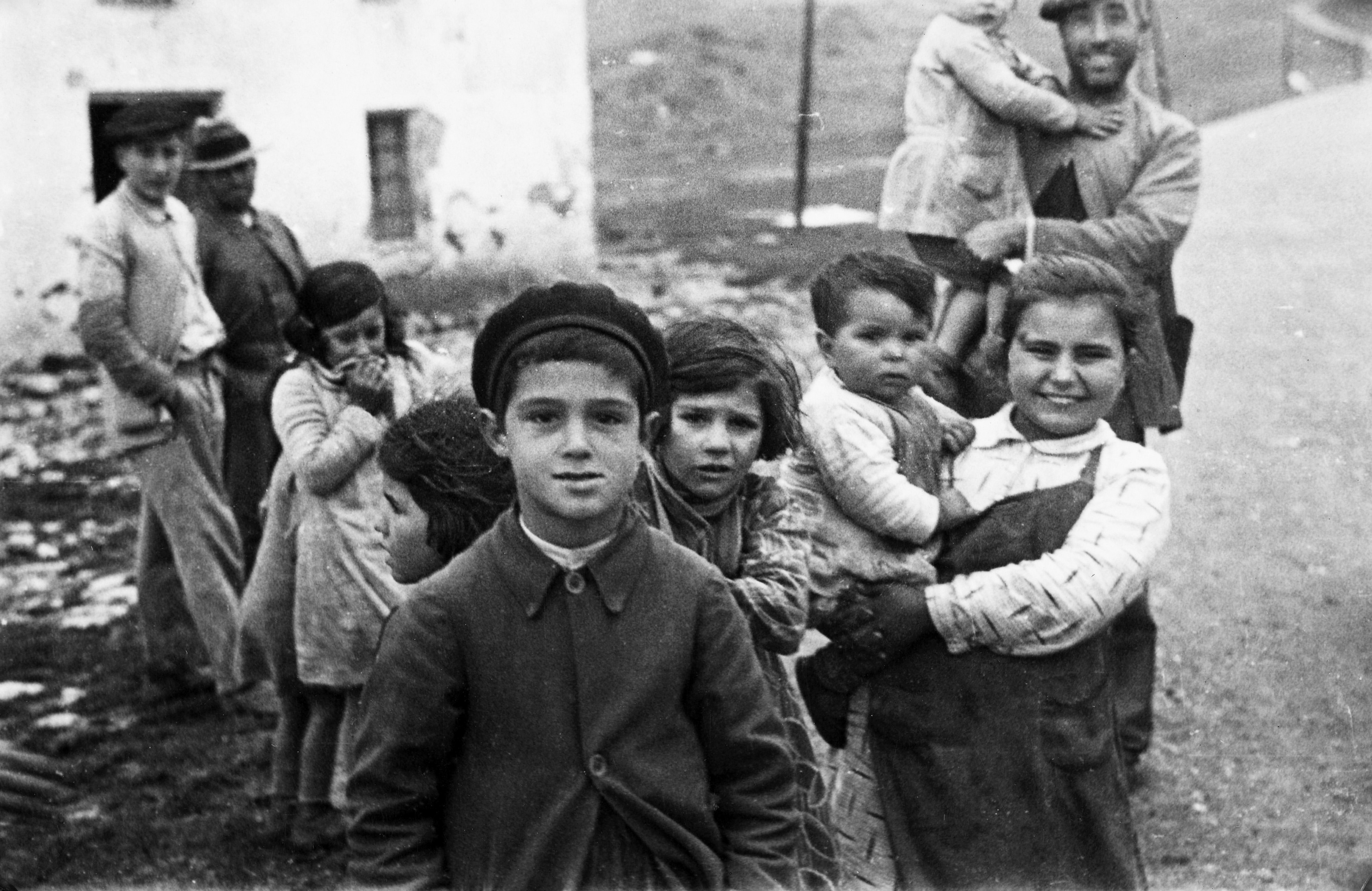 Barn i Malaga, før byens fall i januar 1937. Gerda Grepp var blant de få reporterne som våget seg inn i Malaga før byen falt for Francos styrker, med store lidelser for sivilbefolkningen. 