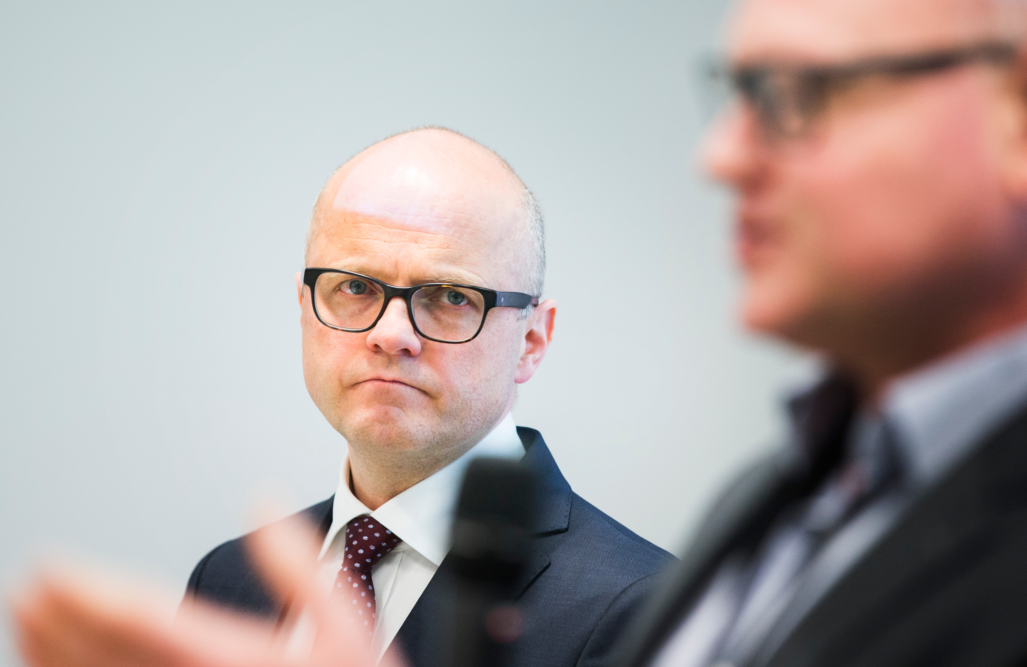 Klima- og miljøminister Vidar Helgesen bekrefter at konvensjonelt biodrivstoff kan medføre høyere globale klimautslipp. 