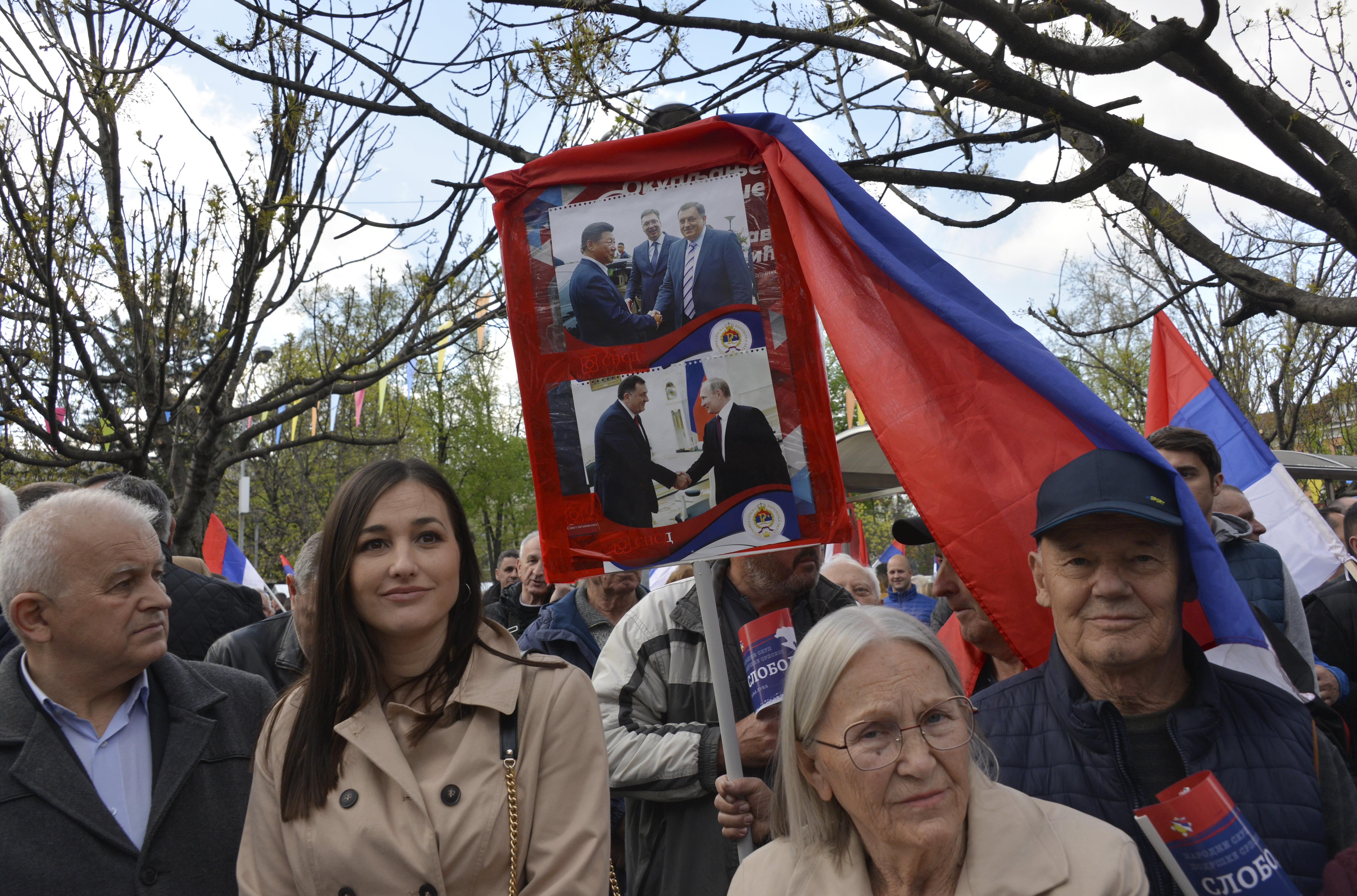 Tusenvis av bosniske serbere i protest mot FN-representant