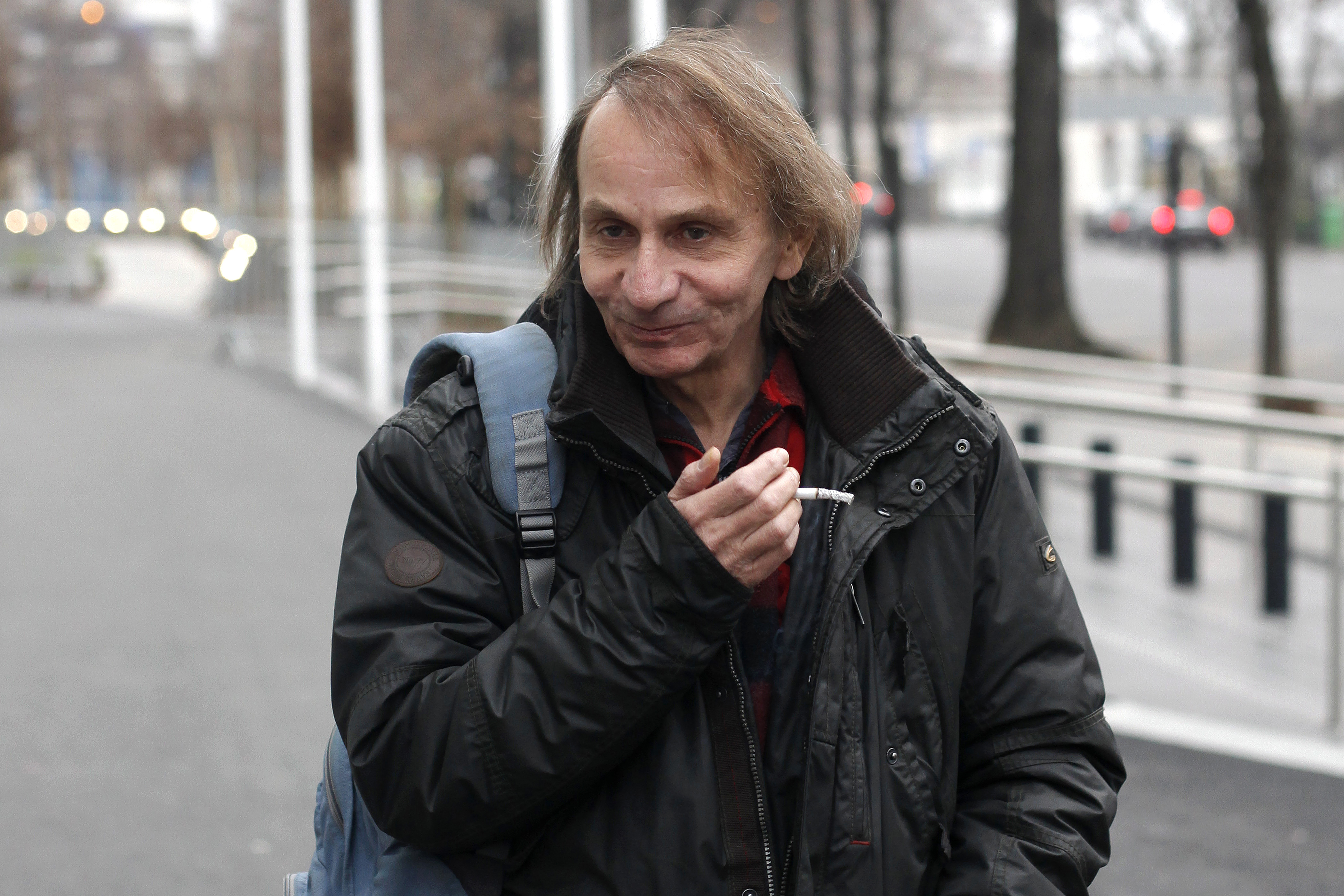 Forfatter Michel Houellebecq vil stoppe kunstpornofilm – Dagsavisen