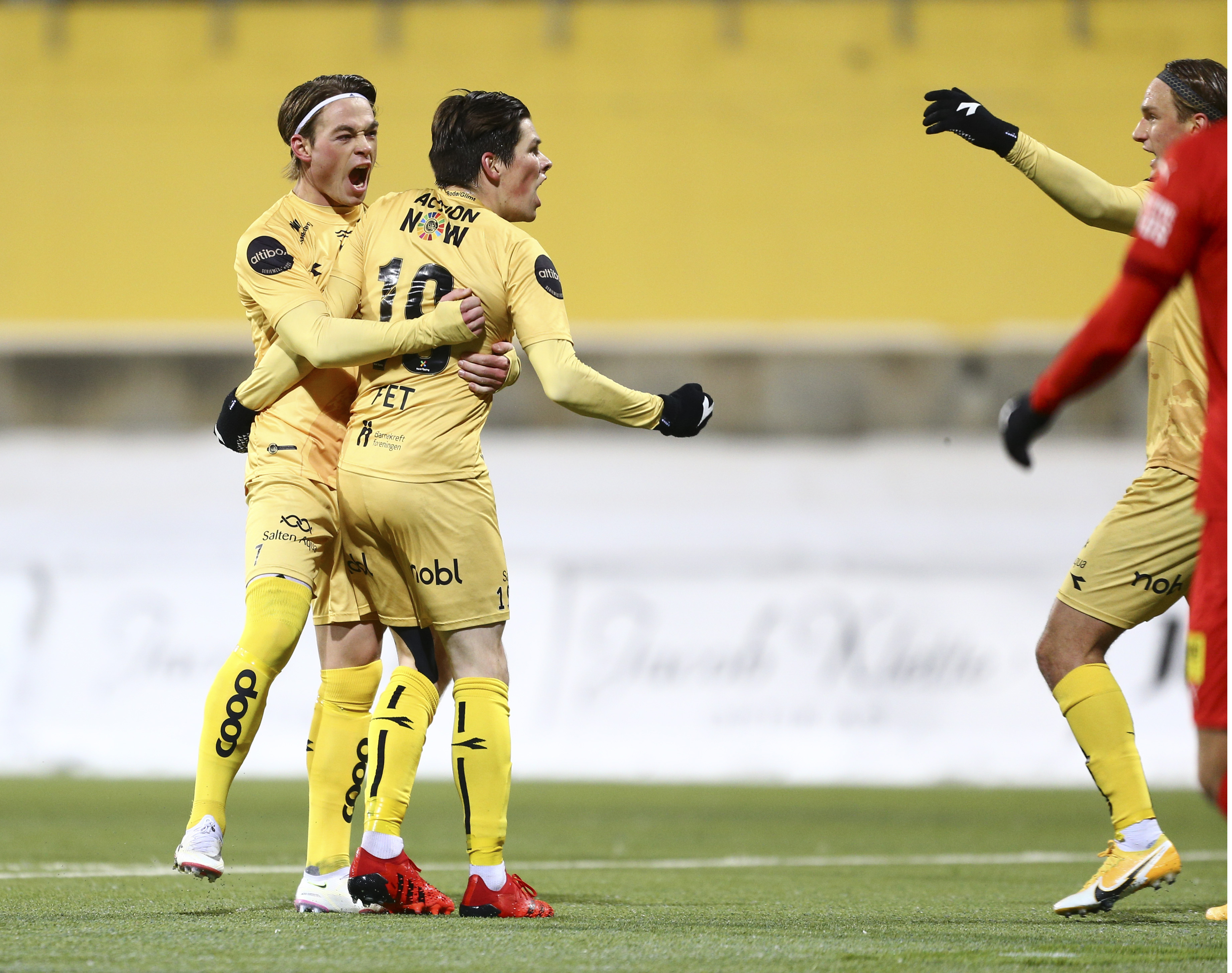 Bodø/Glimt Sondre Brunstad Fet og Hugo Vetlesen jubler for mål i Eliteserien. Foto: Mats Torbergsen / NTB