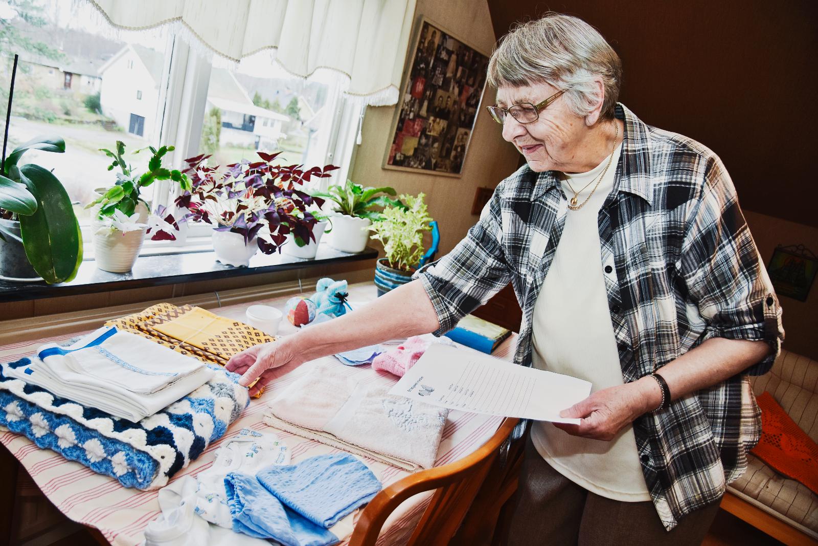 Under de senaste 25 åren har Eivor Nordin sytt babykläder och sett till att mer än 5 200 babypaket packats.