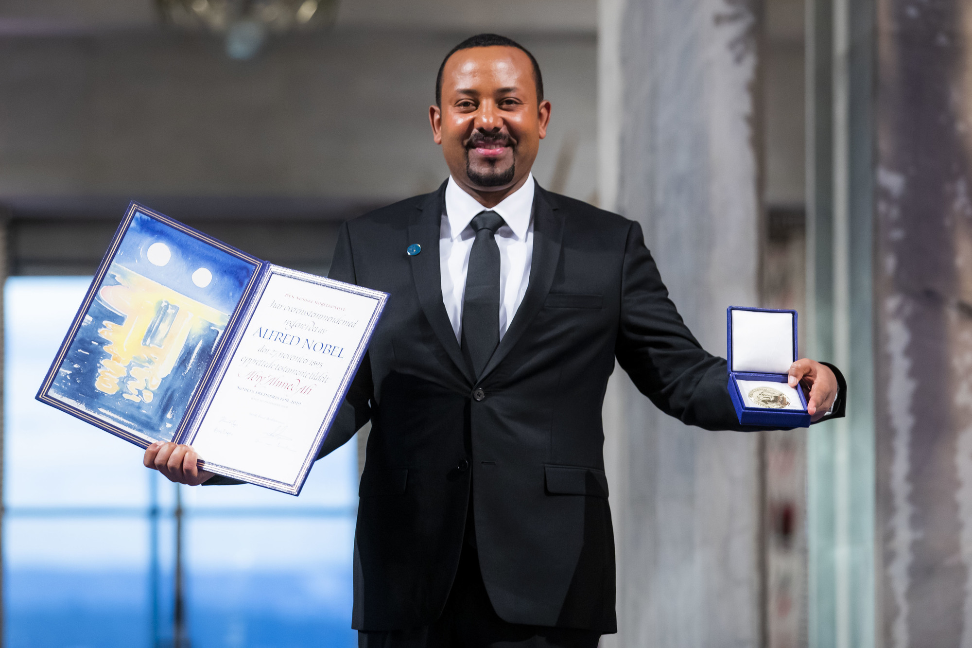 Oslo 20191210. 
Etiopias statsminister Abiy Ahmed Ali mottar Nobels fredspris i Oslo rådhus tirsdag. 
Etiopias statsminister Abiy Ahmed Ali tildeles Nobels fredspris  for sin innsats for fred og mellomstatlig samarbeid, og da særlig for hans avgjørende initiativ for å løse grensekonflikten med nabolandet Eritrea. POOL.
Foto: Håkon Mosvold Larsen / NTB