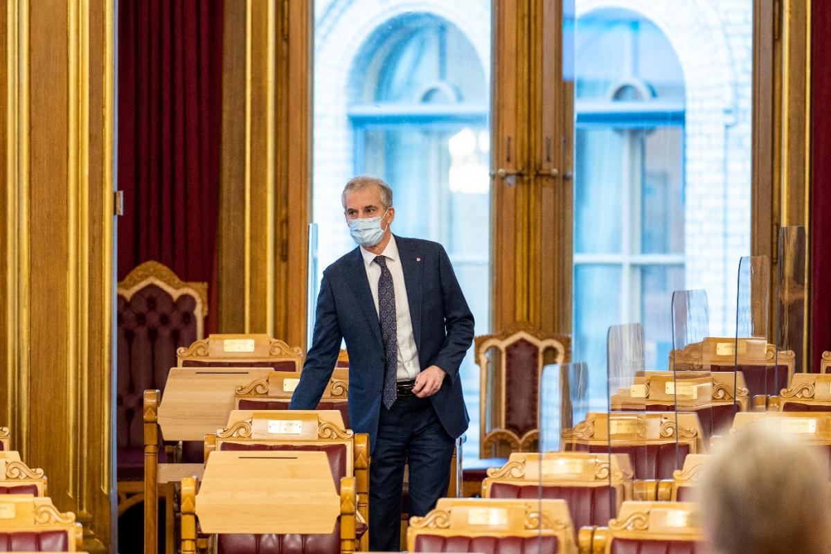 Ap-leder Jonas Gahr Støre er klar for juleferie før valgåret starter. Her fra en muntlig spørretime på Stortinget i november.