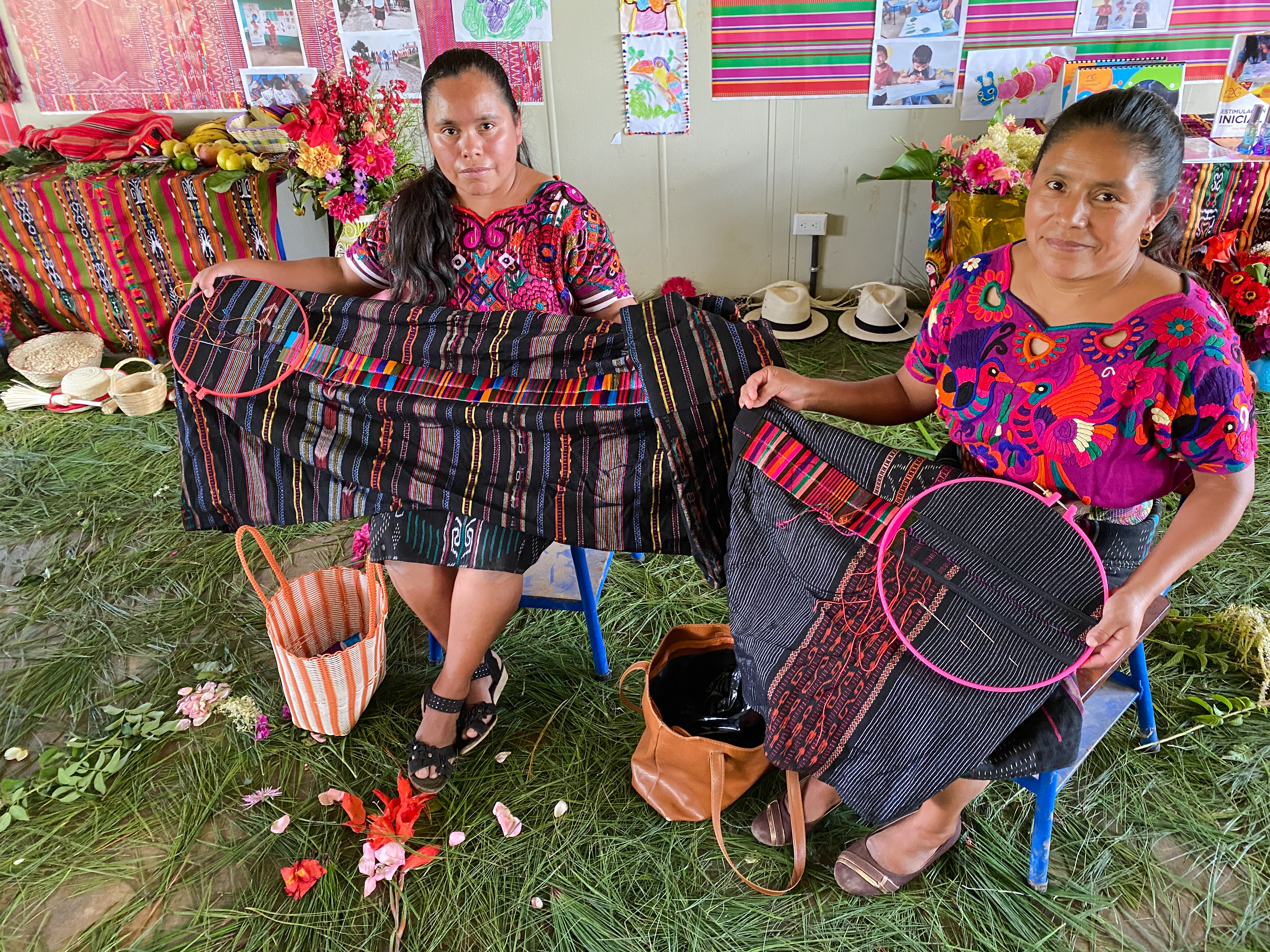 Kvinnomakt ska lyfta mayafolkets bergsbyar i Guatemala. Från alfabetiseringsprojekt stött av svenska Läkarmissionen.