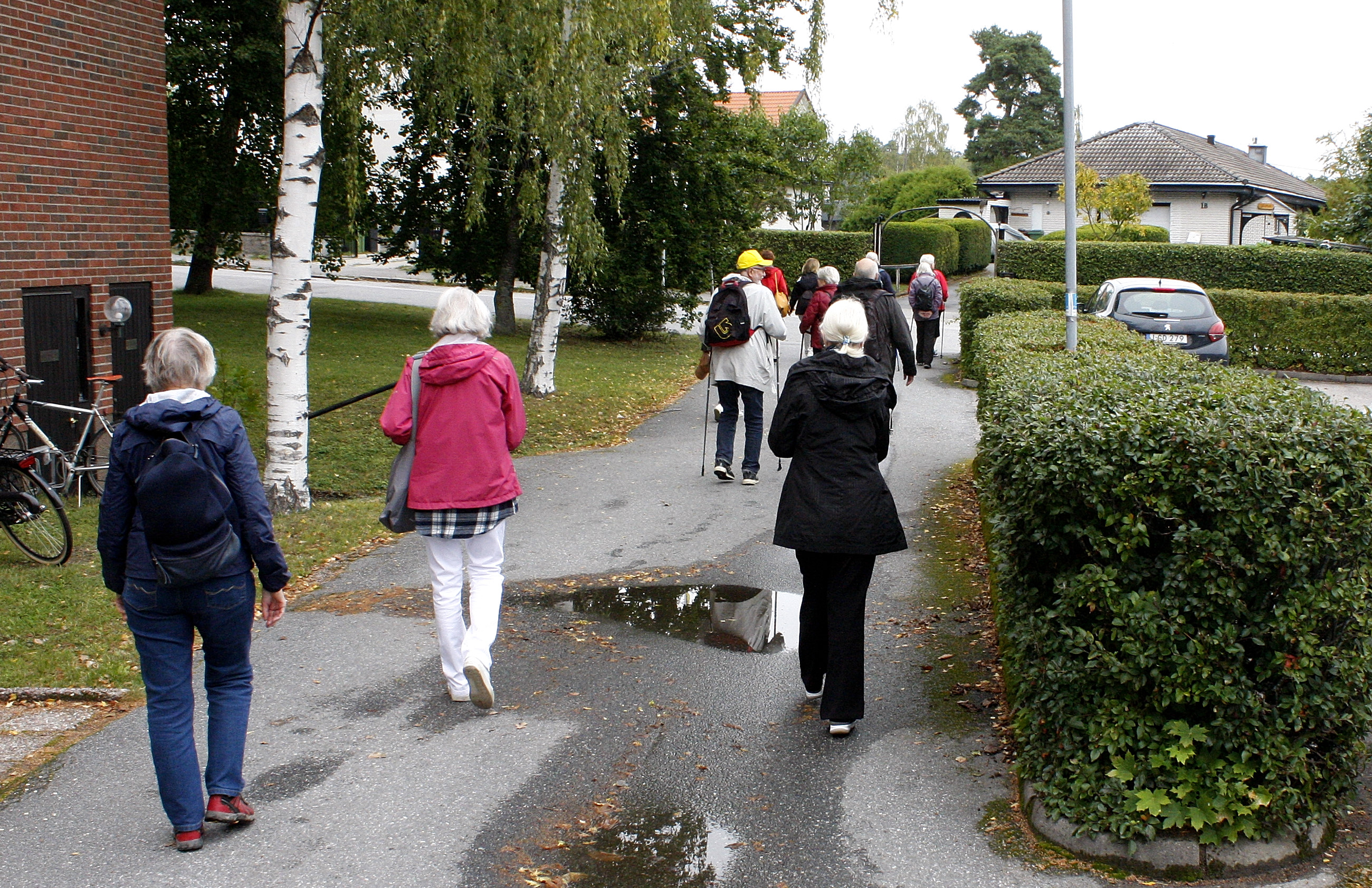 Promenad genom bostadsområde med RPG Järfälla.