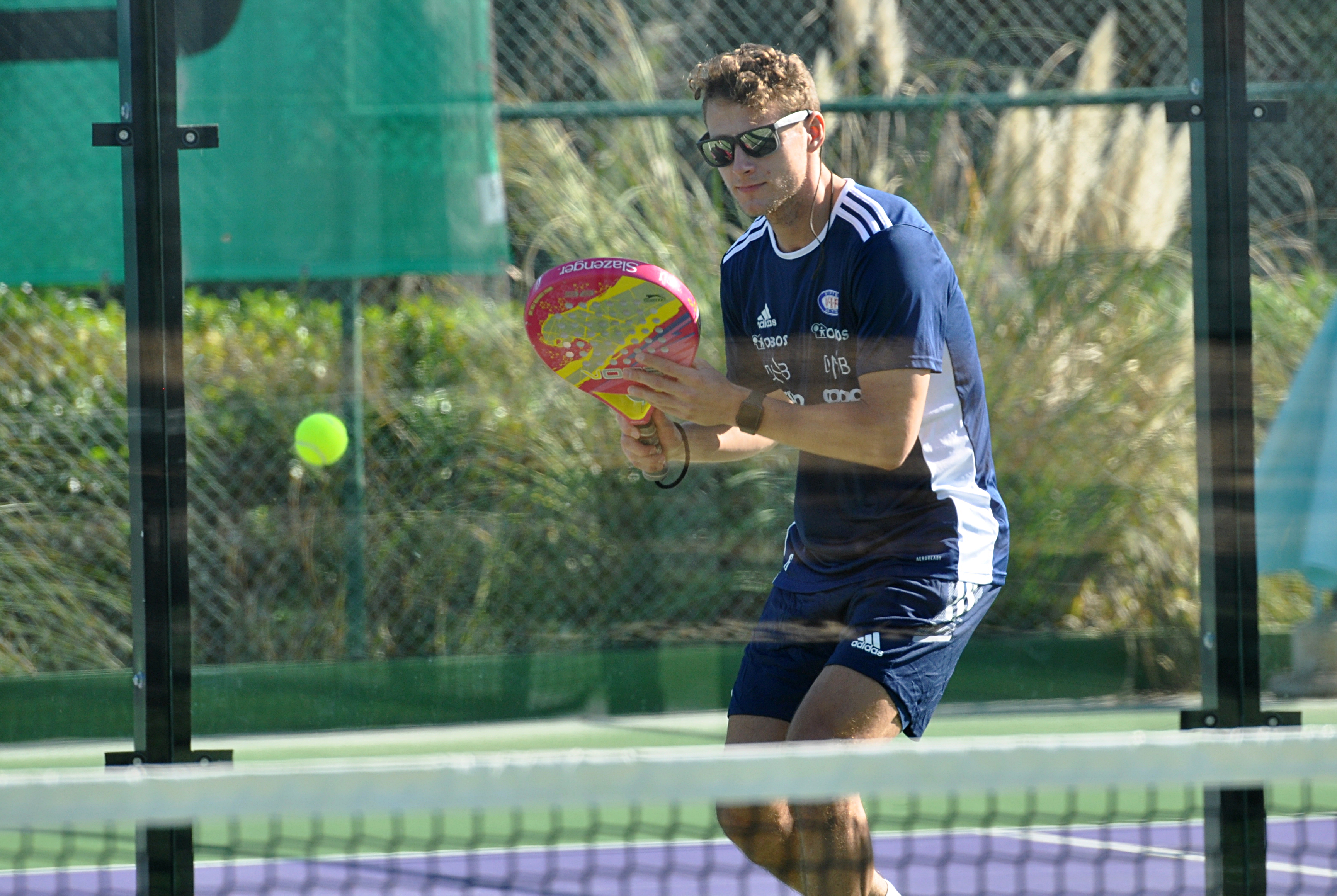 Vålerengas Vegar Eggen Hedenstad koblet av med padel-spilling med resten av lagkameratene i Portugal lørdag.