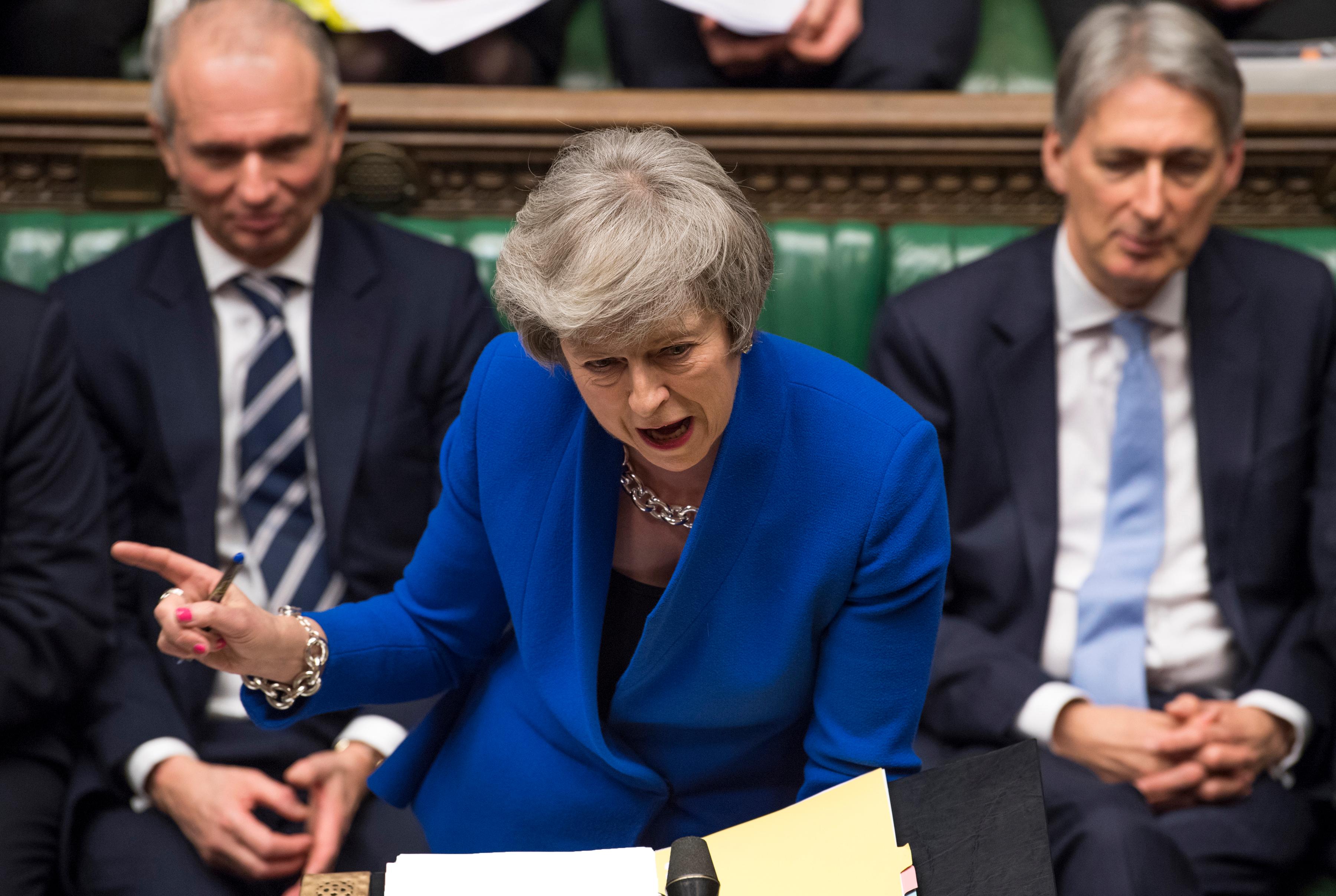 Theresa May overlevde tillitsvotering i Parlamentet