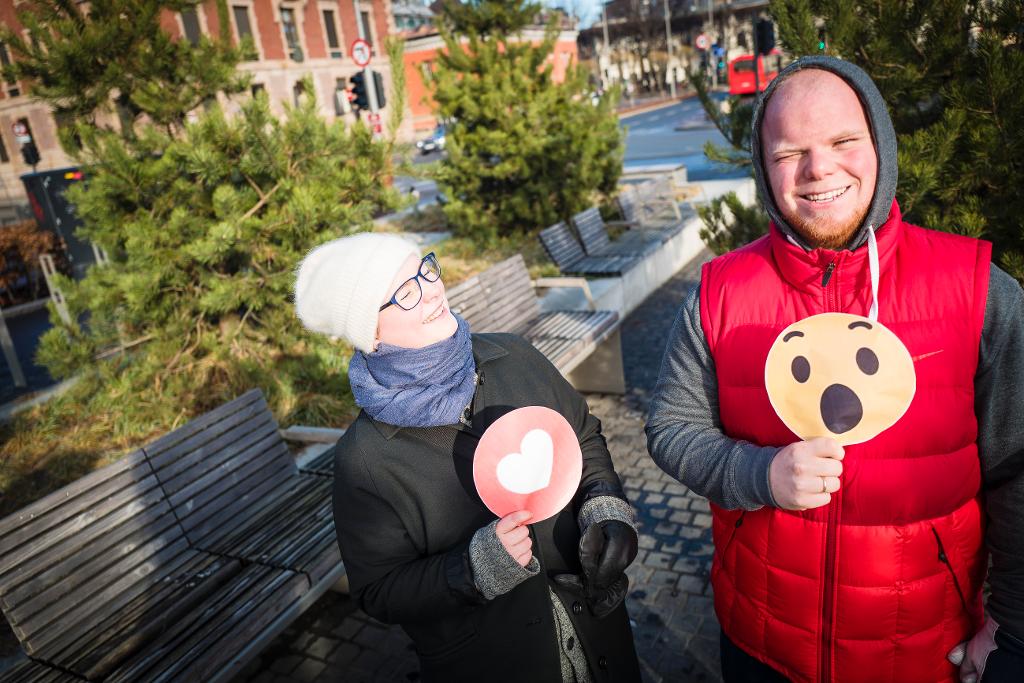 Karen Øksnebjerg og Markus Fabricius deler ikke Datatilsynets bekymring for at nettgiganter samler inn store mengder informasjon om oss. – Hvis du ikke har noe å skjule, har du ikke noe å frykte, mener de.