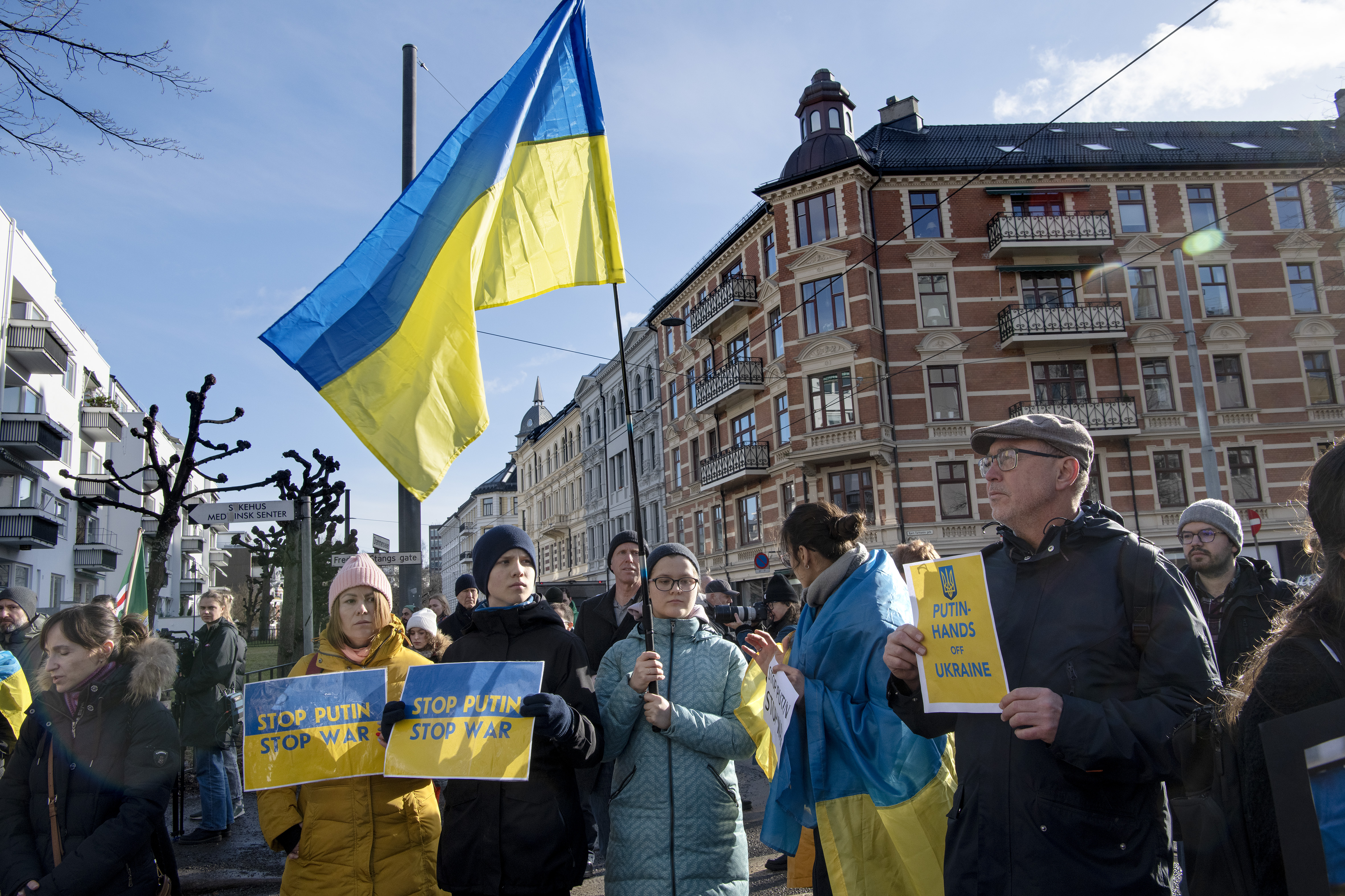 Demonstrasjon ved Russlands ambassade i Oslo etter angrep på Ukraina.