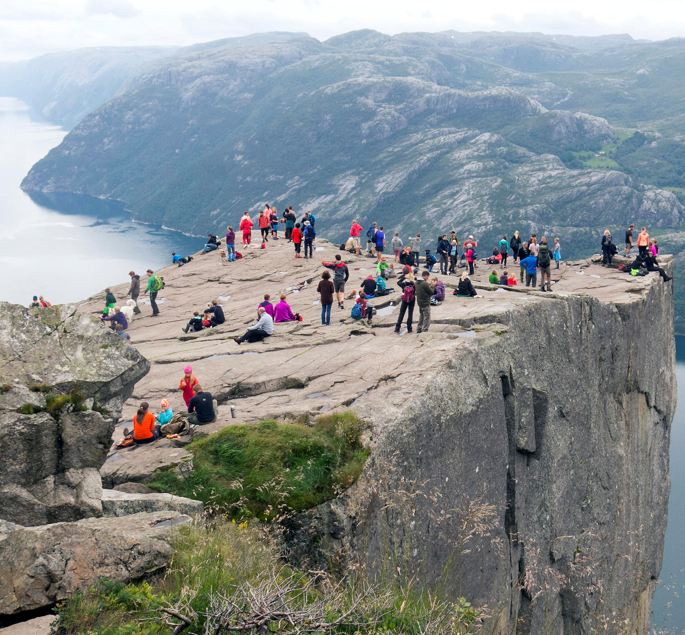 IKON:  – Preikestolen er et internasjonalt ikon som trenger vern, mener Torstein Tvedt Solberg i Ap. FOTO: NTB SCANPIX