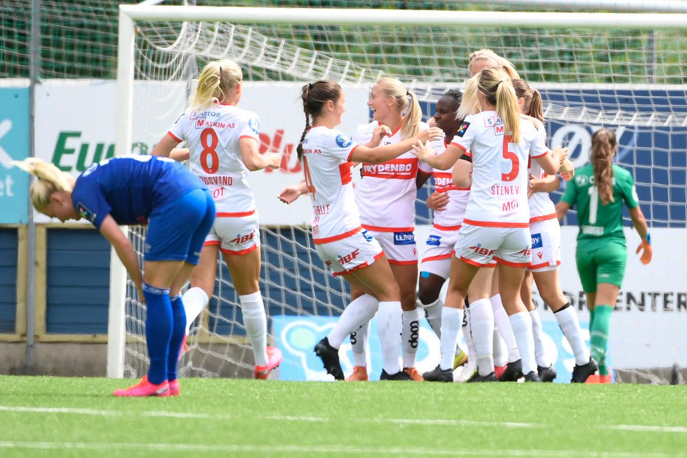 Bergen 20200704. 
2-0 ved Kennya Kinda Esther Cordne Toppserien i fotball for kvinner mellom Sandviken og Vålerenga på Stemmemyren kunstgress.
Foto: Marit Hommedal / NTB scanpix