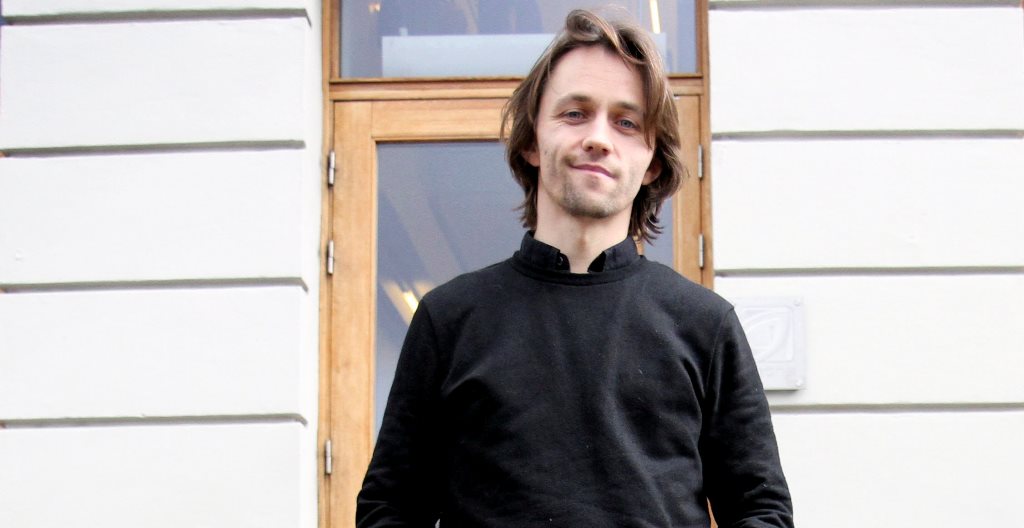 Sondre Lerche har gått fra skilsmissealbumet «Please» til nytelsesalbumet «Pleasure», som slippes fredag, og som han fikk hjelp av en samlivsterapeut til å formulere sine tanker om.