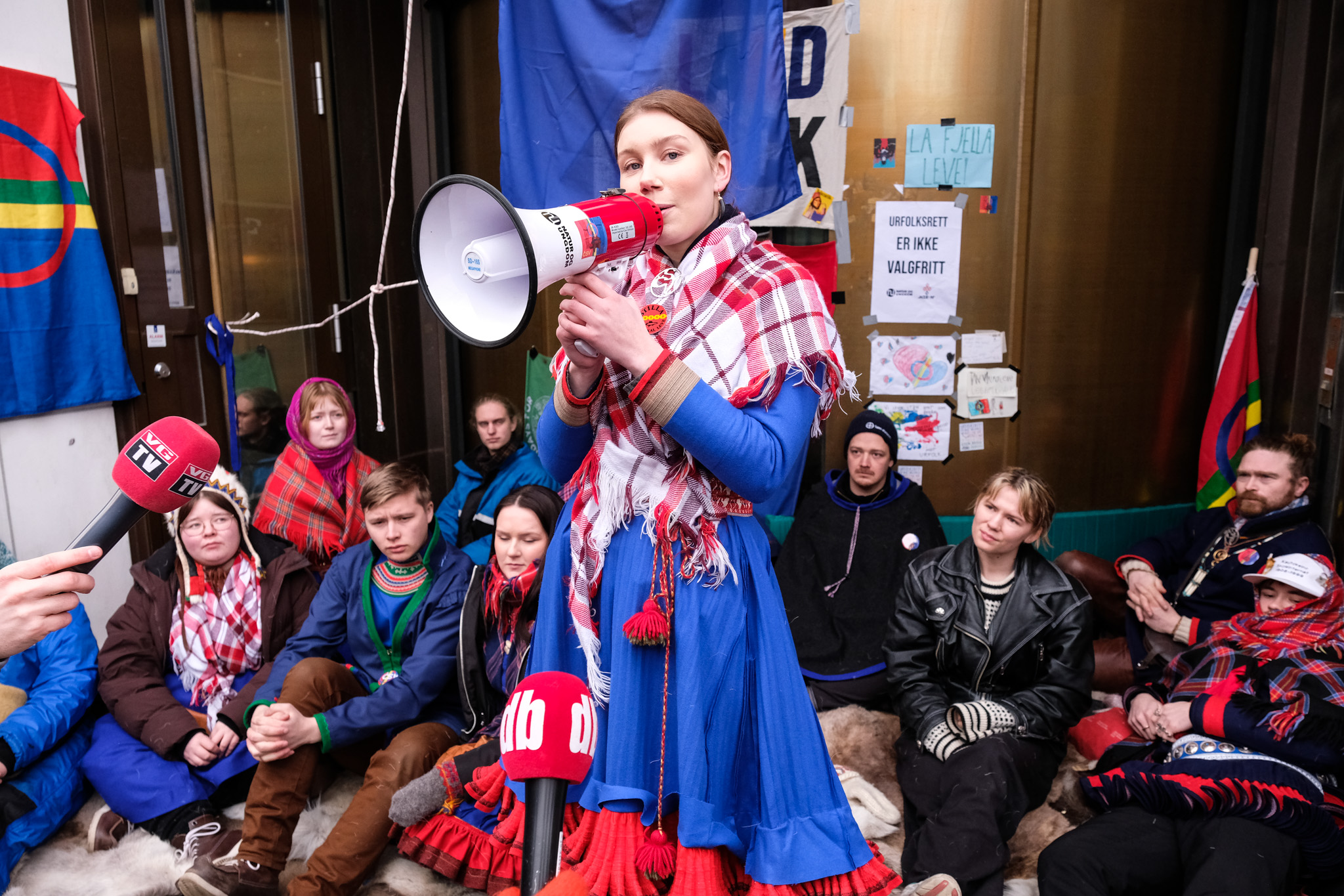 Ella Marie Hætta Isaksen, pressekonferanse foran Olje- og energidepartementet avblåser Fosen-aksjonen.